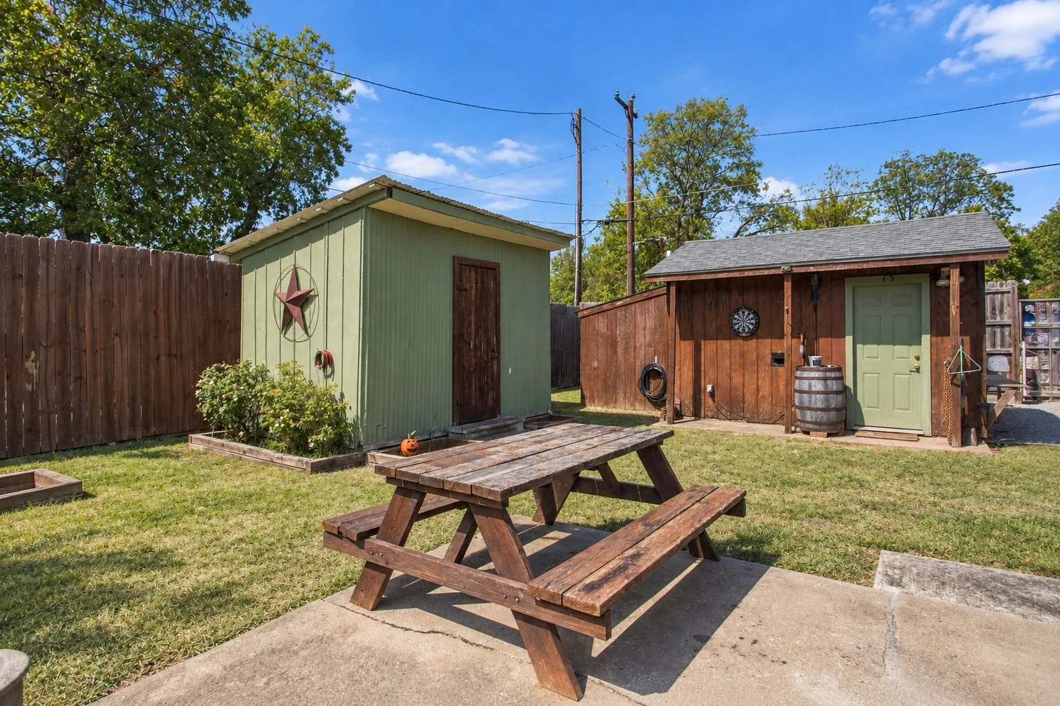 Single Family Residence For Sale in Grayson County , 215 W Munson Street, Denison, Texas 75020, 3 Bedroom, 2 Bathroom, Garage spaces, 1,218 Sqft, built in 1945, mls#21397056, Real Estate Agent in Denison, Homes For Sale in Grayson county, Homes For Sale in Denison, Realtor in Denison Texas, Real Estate Brokerage Independent Realty Texas, Luminita Cordes Realtor