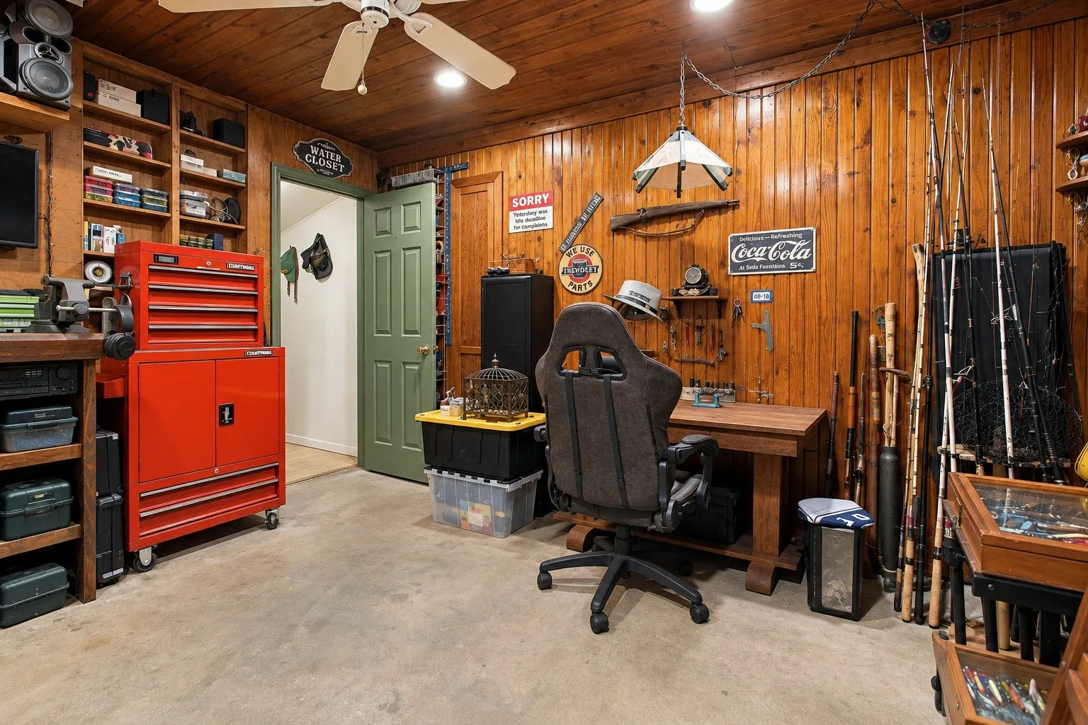 Single Family Residence For Sale in Grayson County , 215 W Munson Street, Denison, Texas 75020, 3 Bedroom, 2 Bathroom, Garage spaces, 1,218 Sqft, built in 1945, mls#21397056, Real Estate Agent in Denison, Homes For Sale in Grayson county, Homes For Sale in Denison, Realtor in Denison Texas, Real Estate Brokerage Independent Realty Texas, Luminita Cordes Realtor