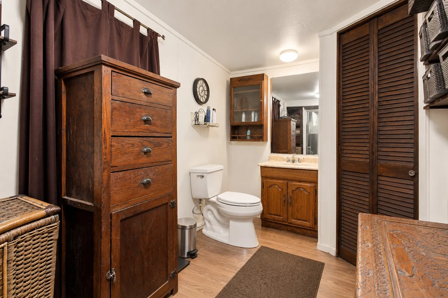 Single Family Residence For Sale in Grayson County , 215 W Munson Street, Denison, Texas 75020, 3 Bedroom, 2 Bathroom, Garage spaces, 1,218 Sqft, built in 1945, mls#21397056, Real Estate Agent in Denison, Homes For Sale in Grayson county, Homes For Sale in Denison, Realtor in Denison Texas, Real Estate Brokerage Independent Realty Texas, Luminita Cordes Realtor