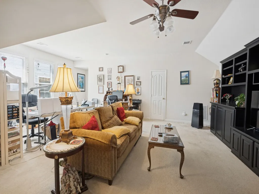 Single Family Residence For Sale in Tarrant County , 9124 Chardin Park Drive, Fort Worth, Texas 76244, 3 Bedroom, 3 Bathroom, 2 Garage spaces, 2,684 Sqft, built in 2002, mls#21394991, Real Estate Agent in Fort Worth, Homes For Sale in Tarrant county, Homes For Sale in Fort Worth, Realtor in Fort Worth Texas, Real Estate Brokerage Independent Realty Texas, Luminita Cordes Realtor
