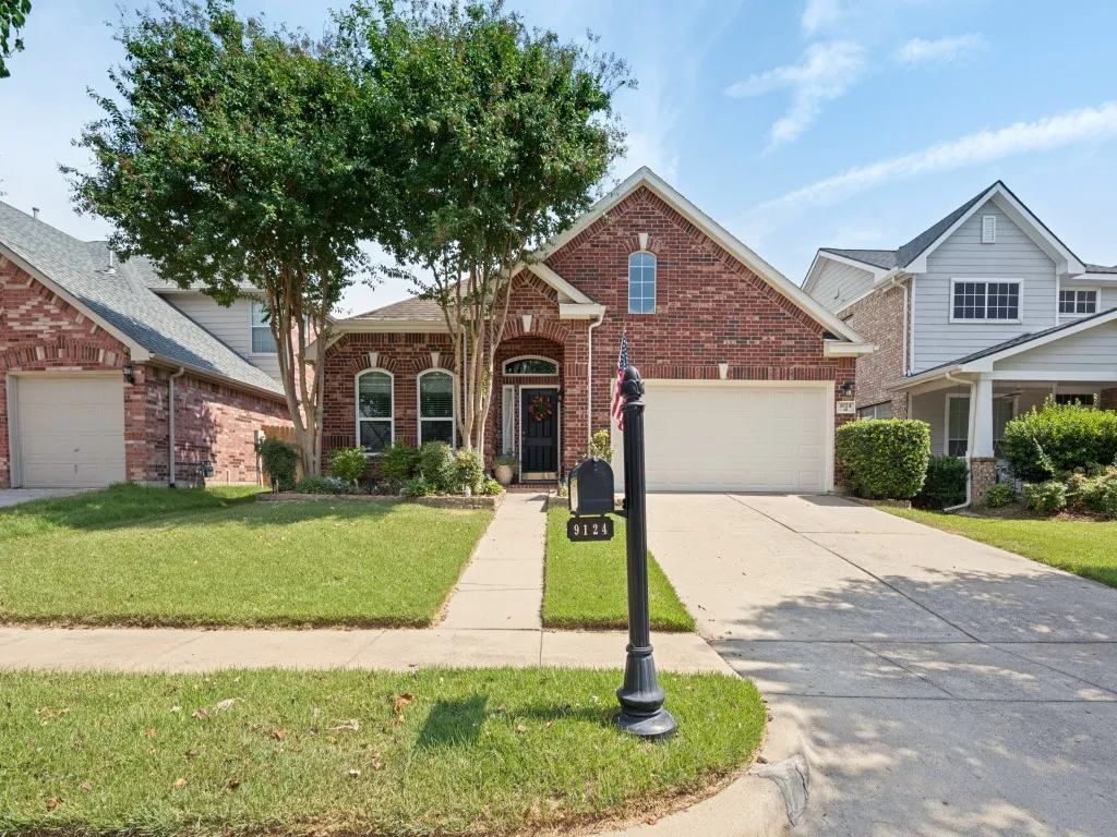 Single Family Residence For Sale in Tarrant County , 9124 Chardin Park Drive, Fort Worth, Texas 76244, 3 Bedroom, 3 Bathroom, 2 Garage spaces, 2,684 Sqft, built in 2002, mls#21394991, Real Estate Agent in Fort Worth, Homes For Sale in Tarrant county, Homes For Sale in Fort Worth, Realtor in Fort Worth Texas, Real Estate Brokerage Independent Realty Texas, Luminita Cordes Realtor