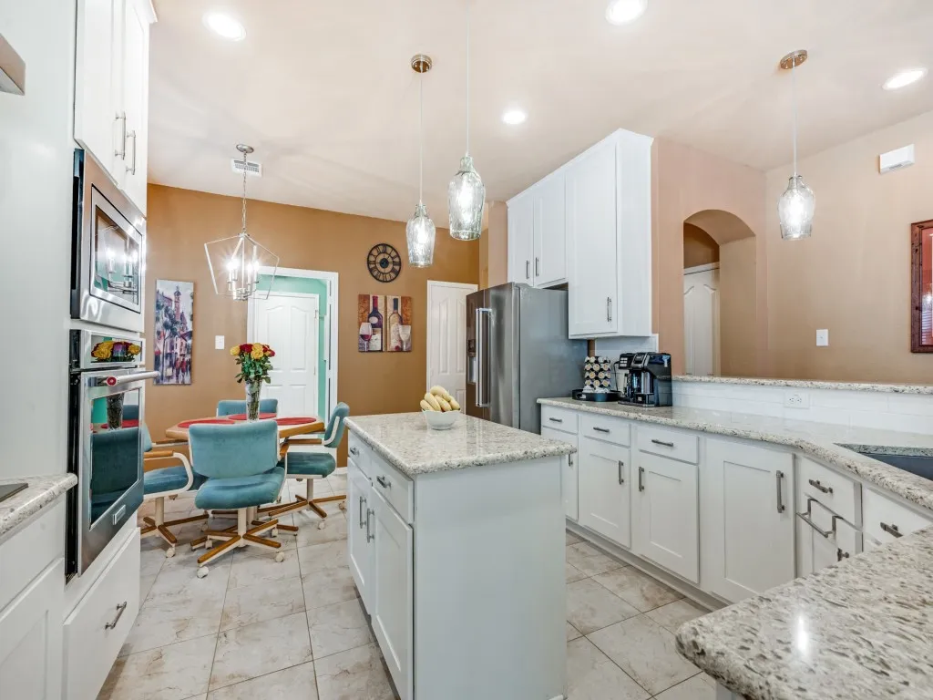 Single Family Residence For Sale in Tarrant County , 9124 Chardin Park Drive, Fort Worth, Texas 76244, 3 Bedroom, 3 Bathroom, 2 Garage spaces, 2,684 Sqft, built in 2002, mls#21394991, Real Estate Agent in Fort Worth, Homes For Sale in Tarrant county, Homes For Sale in Fort Worth, Realtor in Fort Worth Texas, Real Estate Brokerage Independent Realty Texas, Luminita Cordes Realtor