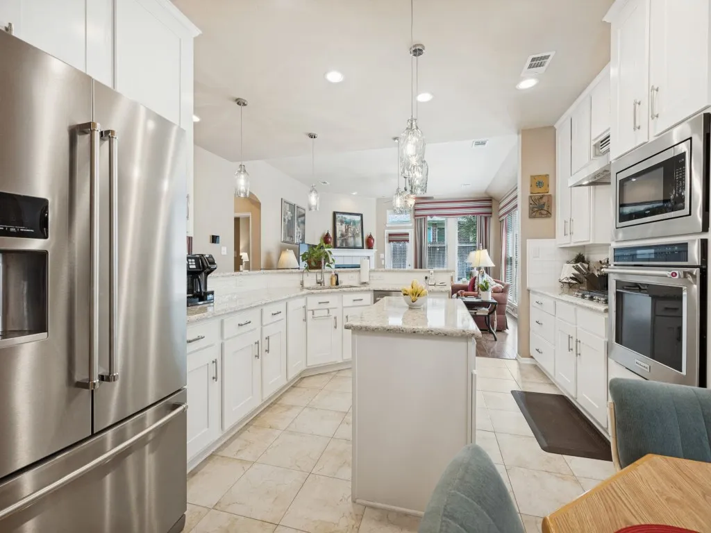 Single Family Residence For Sale in Tarrant County , 9124 Chardin Park Drive, Fort Worth, Texas 76244, 3 Bedroom, 3 Bathroom, 2 Garage spaces, 2,684 Sqft, built in 2002, mls#21394991, Real Estate Agent in Fort Worth, Homes For Sale in Tarrant county, Homes For Sale in Fort Worth, Realtor in Fort Worth Texas, Real Estate Brokerage Independent Realty Texas, Luminita Cordes Realtor