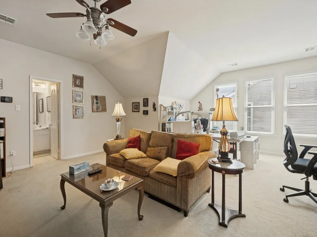 Single Family Residence For Sale in Tarrant County , 9124 Chardin Park Drive, Fort Worth, Texas 76244, 3 Bedroom, 3 Bathroom, 2 Garage spaces, 2,684 Sqft, built in 2002, mls#21394991, Real Estate Agent in Fort Worth, Homes For Sale in Tarrant county, Homes For Sale in Fort Worth, Realtor in Fort Worth Texas, Real Estate Brokerage Independent Realty Texas, Luminita Cordes Realtor
