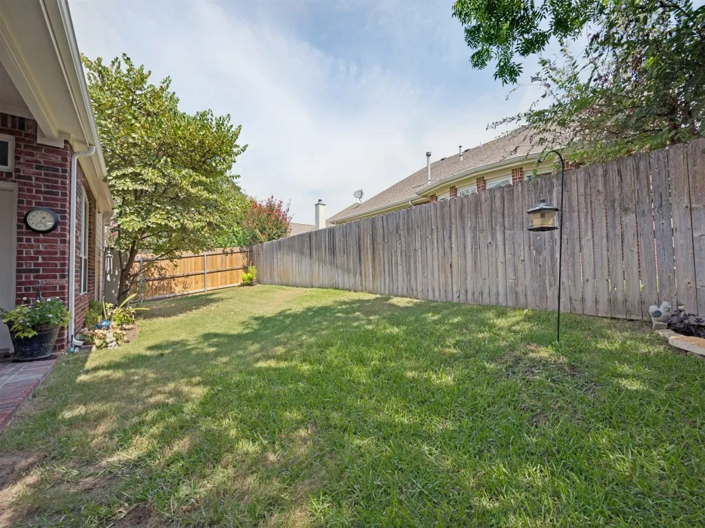 Single Family Residence For Sale in Tarrant County , 9124 Chardin Park Drive, Fort Worth, Texas 76244, 3 Bedroom, 3 Bathroom, 2 Garage spaces, 2,684 Sqft, built in 2002, mls#21394991, Real Estate Agent in Fort Worth, Homes For Sale in Tarrant county, Homes For Sale in Fort Worth, Realtor in Fort Worth Texas, Real Estate Brokerage Independent Realty Texas, Luminita Cordes Realtor