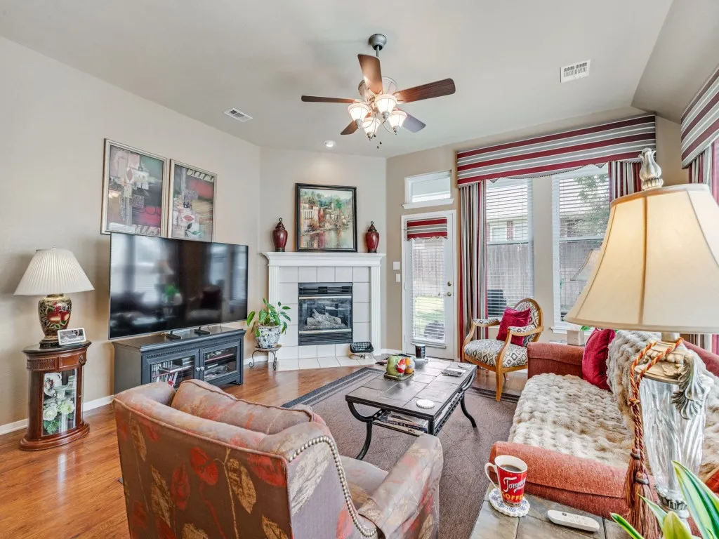 Single Family Residence For Sale in Tarrant County , 9124 Chardin Park Drive, Fort Worth, Texas 76244, 3 Bedroom, 3 Bathroom, 2 Garage spaces, 2,684 Sqft, built in 2002, mls#21394991, Real Estate Agent in Fort Worth, Homes For Sale in Tarrant county, Homes For Sale in Fort Worth, Realtor in Fort Worth Texas, Real Estate Brokerage Independent Realty Texas, Luminita Cordes Realtor