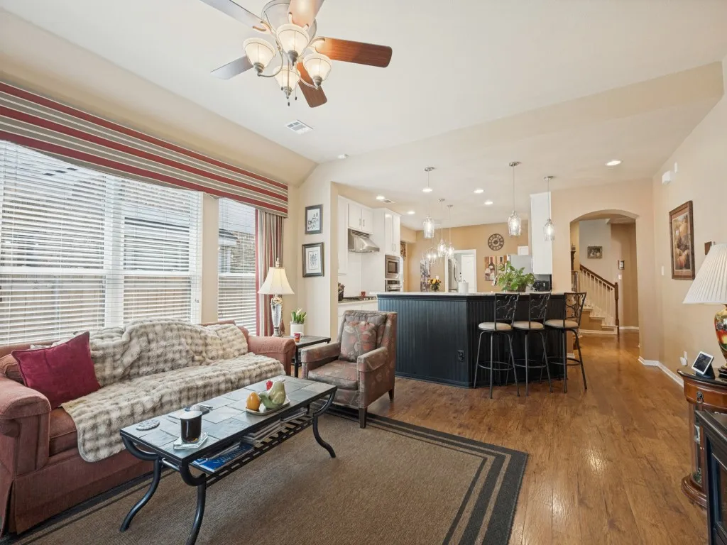 Single Family Residence For Sale in Tarrant County , 9124 Chardin Park Drive, Fort Worth, Texas 76244, 3 Bedroom, 3 Bathroom, 2 Garage spaces, 2,684 Sqft, built in 2002, mls#21394991, Real Estate Agent in Fort Worth, Homes For Sale in Tarrant county, Homes For Sale in Fort Worth, Realtor in Fort Worth Texas, Real Estate Brokerage Independent Realty Texas, Luminita Cordes Realtor