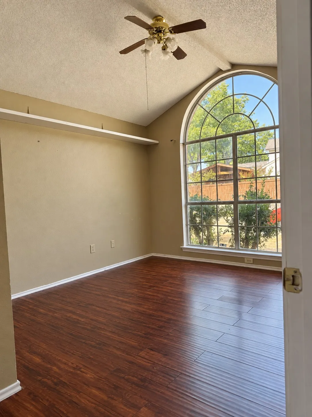 Single Family Residence For Sale in Dallas County , 1026 Sanders Drive, Duncanville, Texas 75137, 2 Bedroom, 2 Bathroom, 2 Garage spaces, 1,071 Sqft, built in 1989, mls#21397060, Real Estate Agent in Duncanville, Homes For Sale in Dallas county, Homes For Sale in Duncanville, Realtor in Duncanville Texas, Real Estate Brokerage Independent Realty Texas, Luminita Cordes Realtor