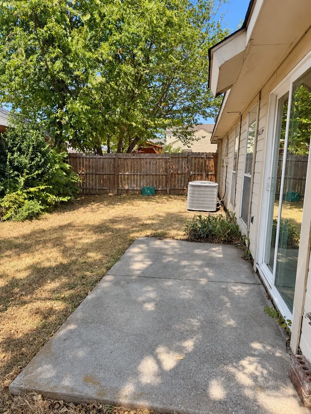 Single Family Residence For Sale in Dallas County , 1026 Sanders Drive, Duncanville, Texas 75137, 2 Bedroom, 2 Bathroom, 2 Garage spaces, 1,071 Sqft, built in 1989, mls#21397060, Real Estate Agent in Duncanville, Homes For Sale in Dallas county, Homes For Sale in Duncanville, Realtor in Duncanville Texas, Real Estate Brokerage Independent Realty Texas, Luminita Cordes Realtor