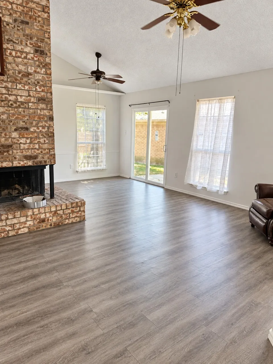 Single Family Residence For Sale in Dallas County , 1026 Sanders Drive, Duncanville, Texas 75137, 2 Bedroom, 2 Bathroom, 2 Garage spaces, 1,071 Sqft, built in 1989, mls#21397060, Real Estate Agent in Duncanville, Homes For Sale in Dallas county, Homes For Sale in Duncanville, Realtor in Duncanville Texas, Real Estate Brokerage Independent Realty Texas, Luminita Cordes Realtor