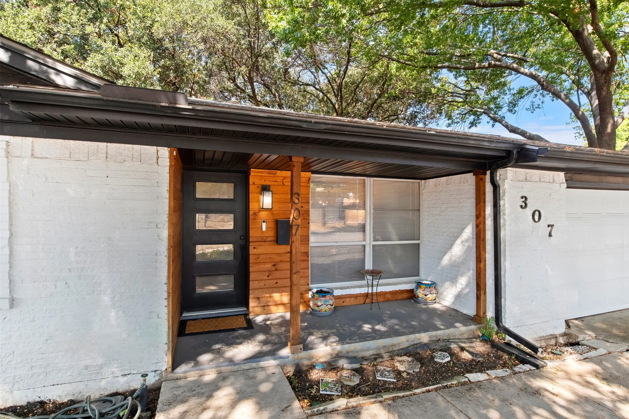 Single Family Residence For Sale in Dallas County , 307 Dogwood Drive, Richardson, Texas 75080, 3 Bedroom, 2 Bathroom, 2 Garage spaces, 1,342 Sqft, built in 1960, mls#21395947, Real Estate Agent in Richardson, Homes For Sale in Dallas county, Homes For Sale in Richardson, Realtor in Richardson Texas, Real Estate Brokerage Independent Realty Texas, Luminita Cordes Realtor