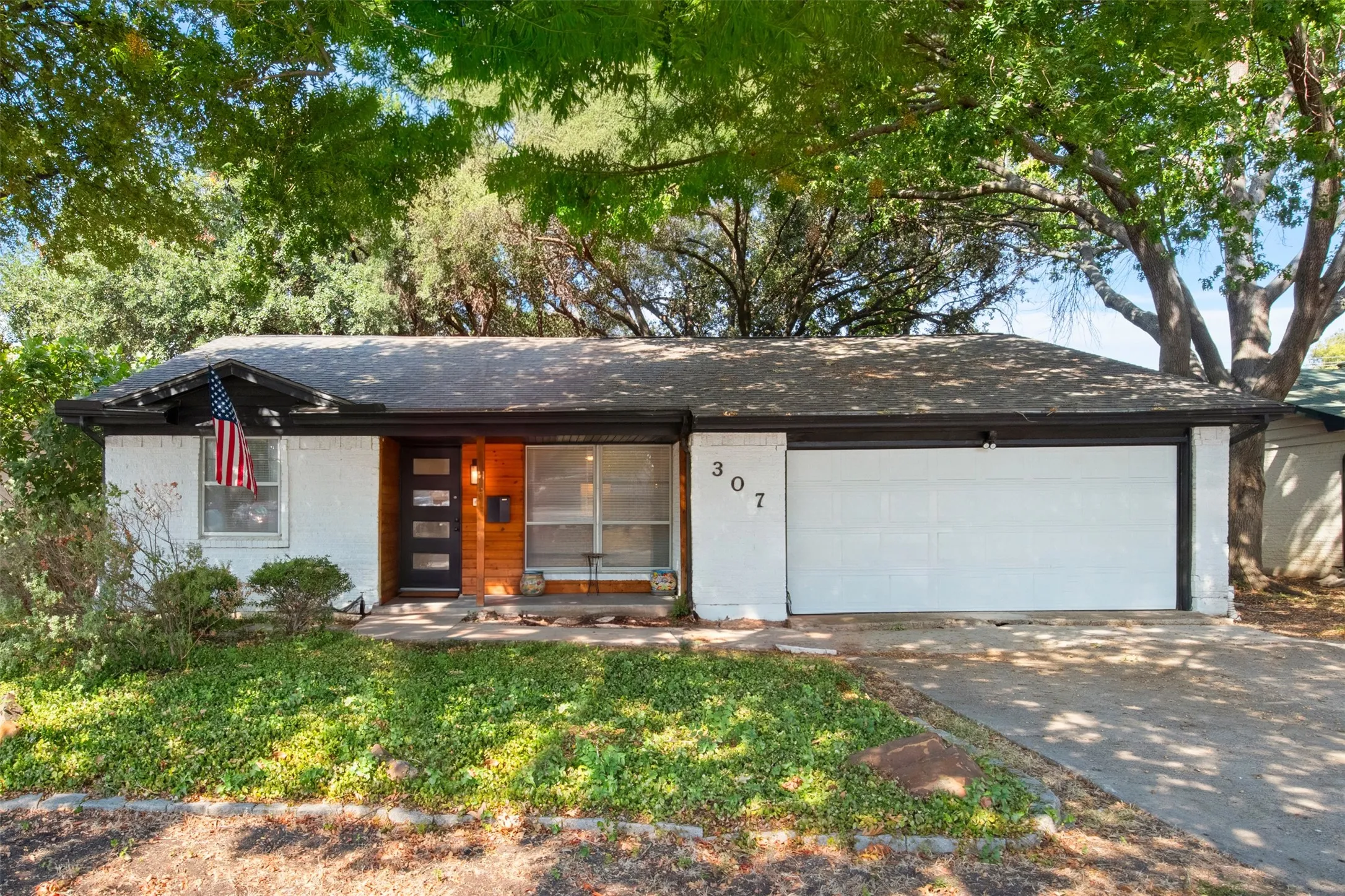 Single Family Residence For Sale in Dallas County , 307 Dogwood Drive, Richardson, Texas 75080, 3 Bedroom, 2 Bathroom, 2 Garage spaces, 1,342 Sqft, built in 1960, mls#21395947, Real Estate Agent in Richardson, Homes For Sale in Dallas county, Homes For Sale in Richardson, Realtor in Richardson Texas, Real Estate Brokerage Independent Realty Texas, Luminita Cordes Realtor