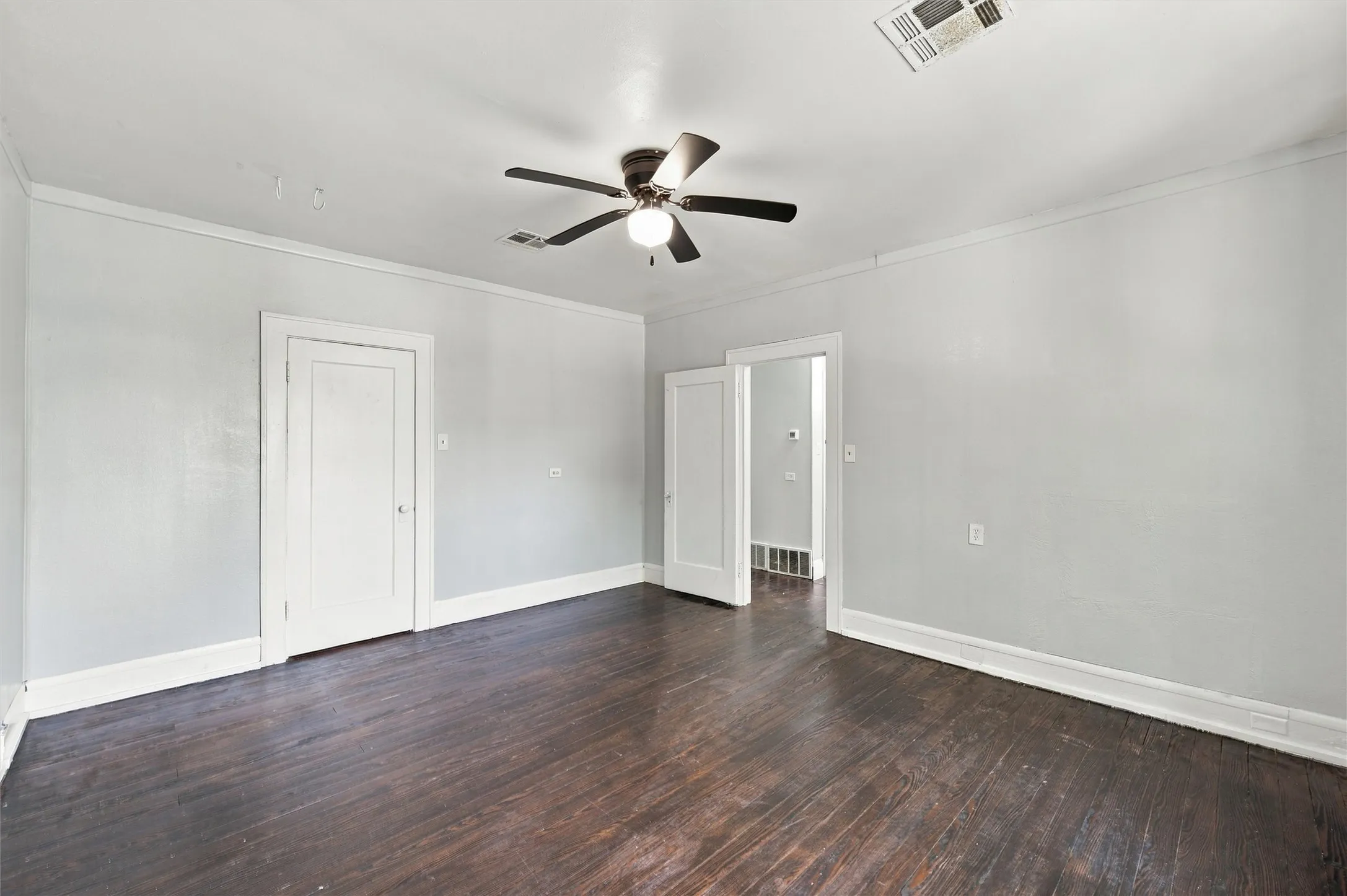 Single Family Residence For Sale in Mc Lennan County , 2114 lyle Avenue, Waco, Texas 76708, 2 Bedroom, 1 Bathroom, Garage spaces, 1,287 Sqft, built in 1920, mls#21397057, Real Estate Agent in Waco, Homes For Sale in Mc Lennan county, Homes For Sale in Waco, Realtor in Waco Texas, Real Estate Brokerage Independent Realty Texas, Luminita Cordes Realtor
