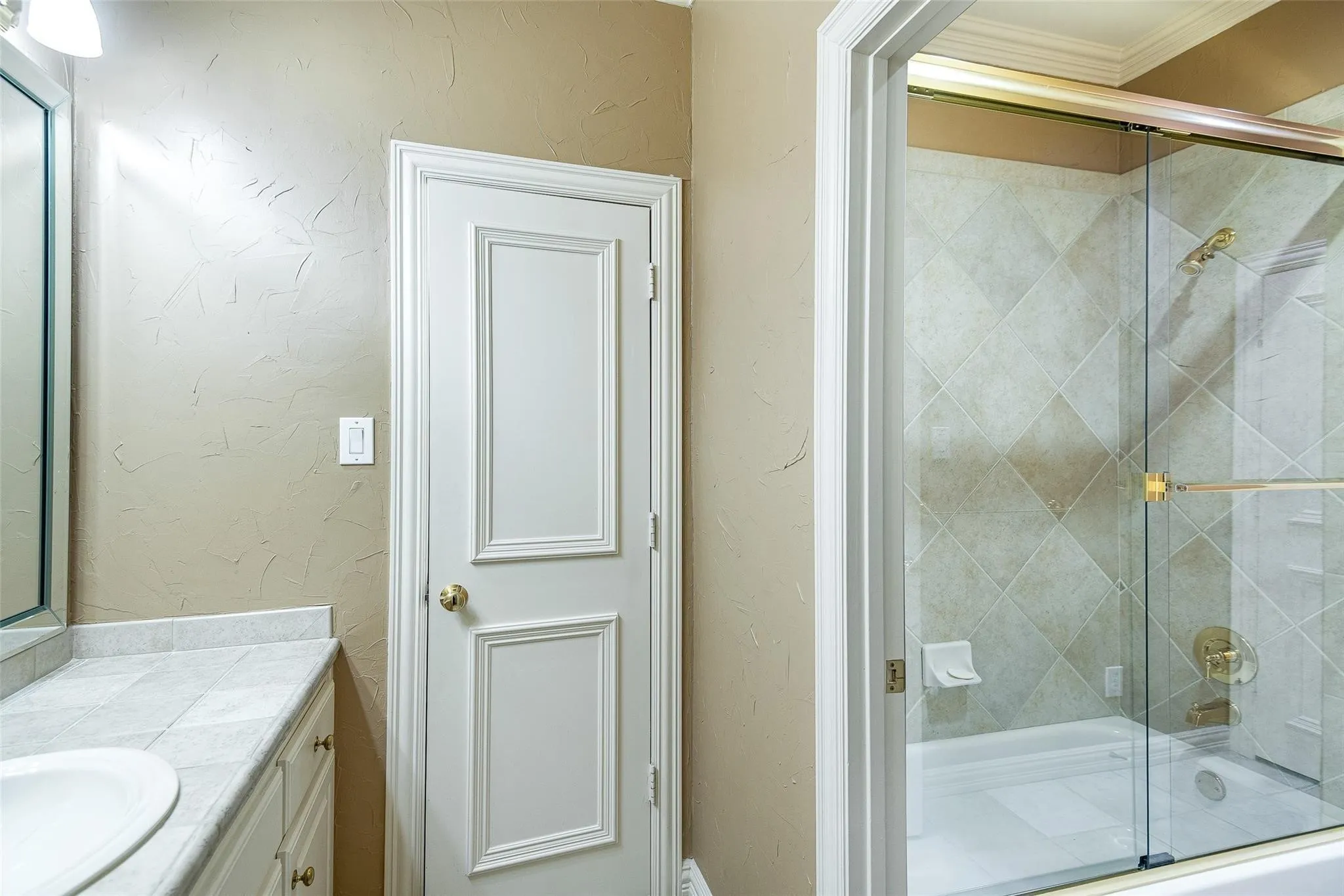 Single Family Residence For Rent in Collin County , 5933 King William Drive, Plano, Texas 75093, 4 Bedroom, 5 Bathroom, 3 Garage spaces, 4,512 Sqft, built in 1998, mls#21397063, Real Estate Agent in Plano, Homes For Rent in Collin county, Homes For Rent in Plano, Realtor in Plano Texas, Real Estate Brokerage Independent Realty Texas, Luminita Cordes Realtor