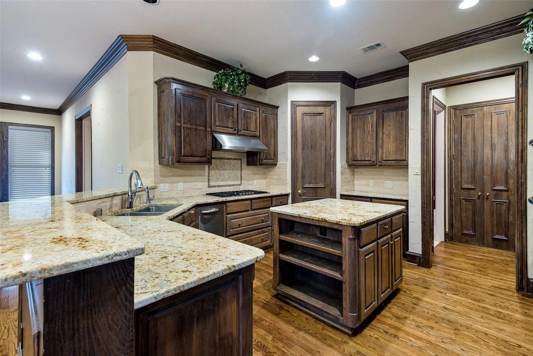 Single Family Residence For Rent in Collin County , 5933 King William Drive, Plano, Texas 75093, 4 Bedroom, 5 Bathroom, 3 Garage spaces, 4,512 Sqft, built in 1998, mls#21397063, Real Estate Agent in Plano, Homes For Rent in Collin county, Homes For Rent in Plano, Realtor in Plano Texas, Real Estate Brokerage Independent Realty Texas, Luminita Cordes Realtor