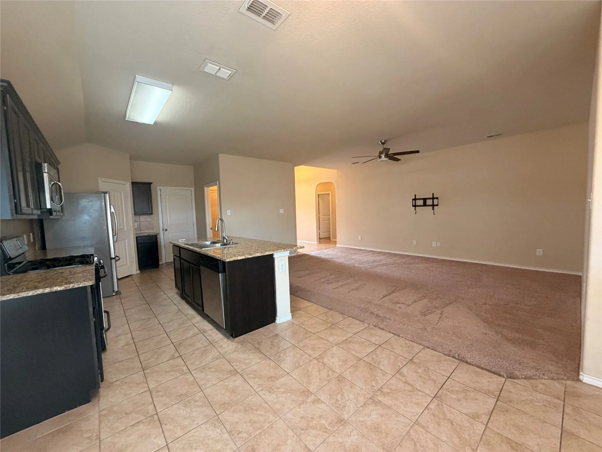 Single Family Residence For Rent in Tarrant County , 6320 Sails Street, Fort Worth, Texas 76179, 4 Bedroom, 2 Bathroom, 2 Garage spaces, 1,792 Sqft, built in 2017, mls#21397066, Real Estate Agent in Fort Worth, Homes For Rent in Tarrant county, Homes For Rent in Fort Worth, Realtor in Fort Worth Texas, Real Estate Brokerage Independent Realty Texas, Luminita Cordes Realtor