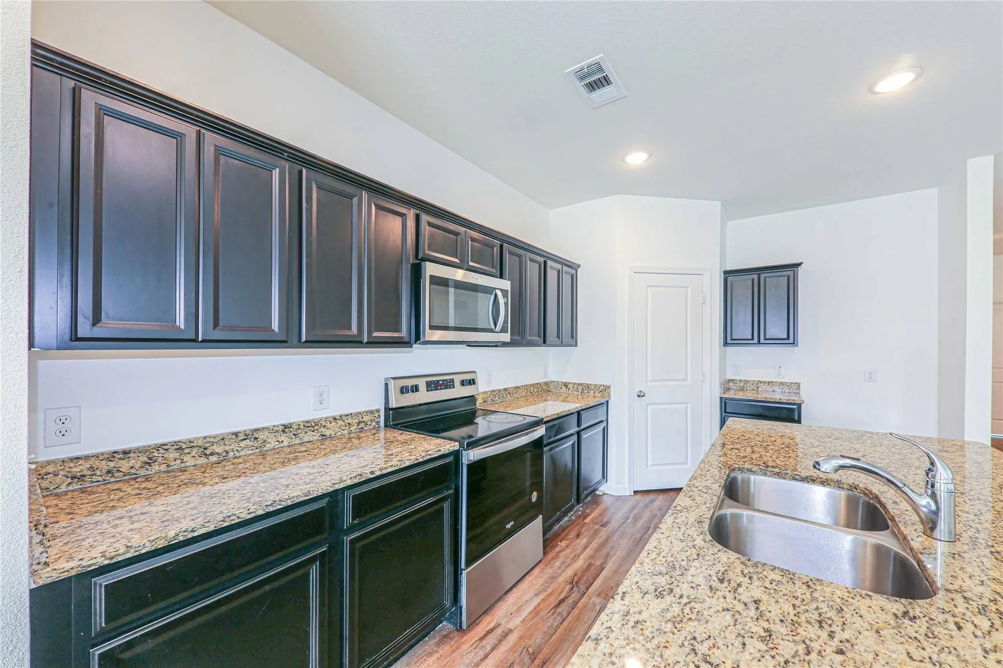 Single Family Residence For Rent in Collin County , 746 Wilshire Drive, Lavon, Texas 75166, 4 Bedroom, 2 Bathroom, 2 Garage spaces, 1,984 Sqft, built in 2020, mls#21397071, Real Estate Agent in Lavon, Homes For Rent in Collin county, Homes For Rent in Lavon, Realtor in Lavon Texas, Real Estate Brokerage Independent Realty Texas, Luminita Cordes Realtor