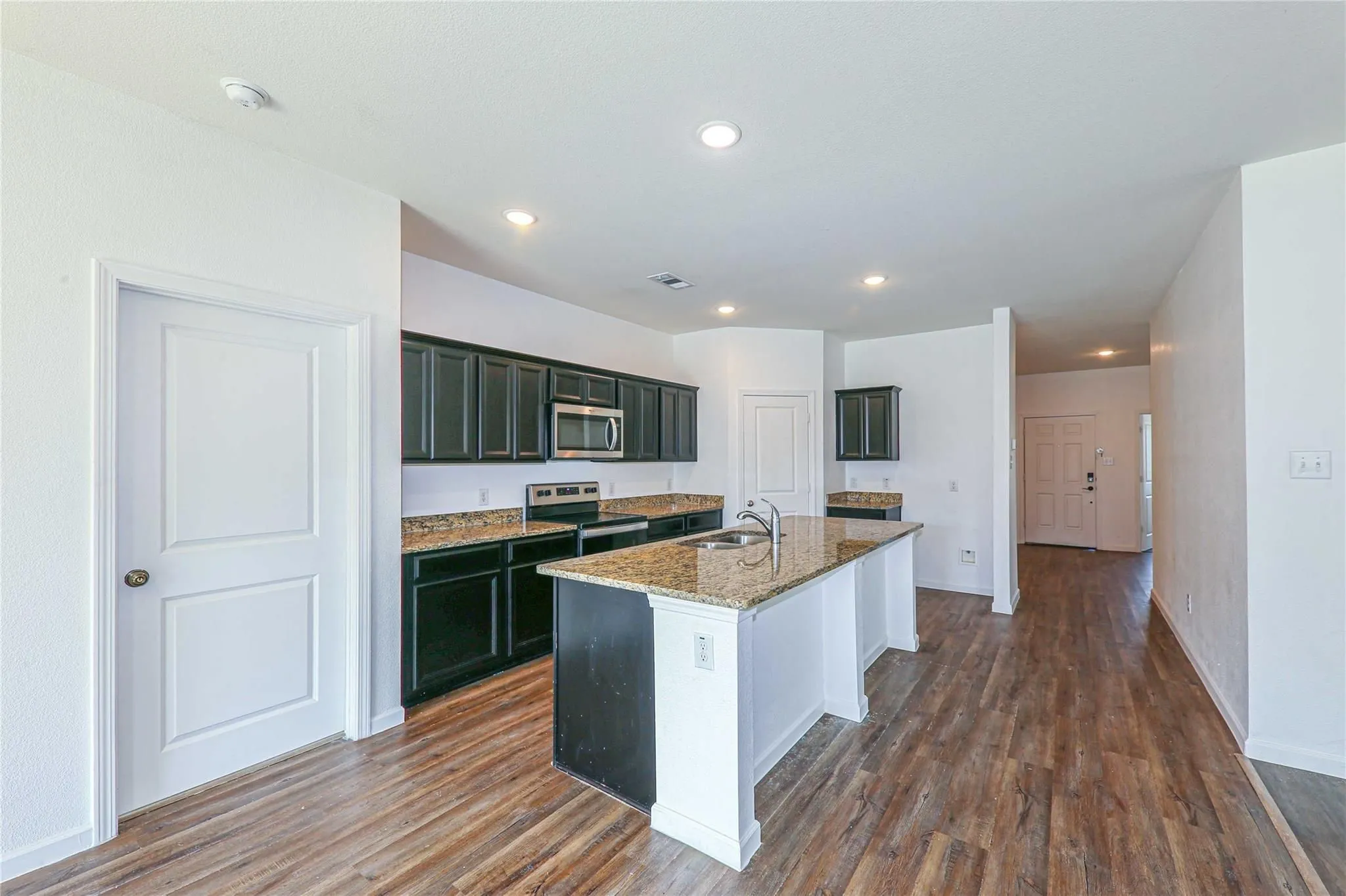 Single Family Residence For Rent in Collin County , 746 Wilshire Drive, Lavon, Texas 75166, 4 Bedroom, 2 Bathroom, 2 Garage spaces, 1,984 Sqft, built in 2020, mls#21397071, Real Estate Agent in Lavon, Homes For Rent in Collin county, Homes For Rent in Lavon, Realtor in Lavon Texas, Real Estate Brokerage Independent Realty Texas, Luminita Cordes Realtor