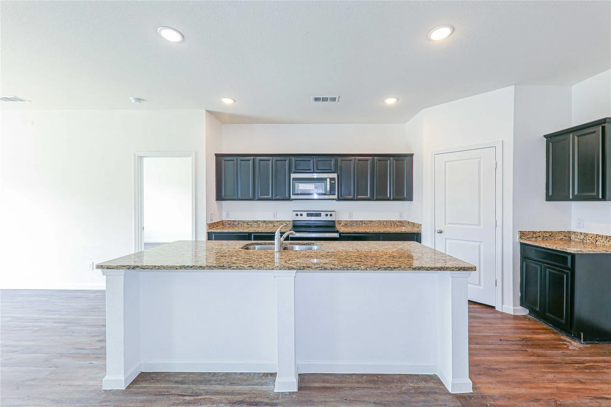 Single Family Residence For Rent in Collin County , 746 Wilshire Drive, Lavon, Texas 75166, 4 Bedroom, 2 Bathroom, 2 Garage spaces, 1,984 Sqft, built in 2020, mls#21397071, Real Estate Agent in Lavon, Homes For Rent in Collin county, Homes For Rent in Lavon, Realtor in Lavon Texas, Real Estate Brokerage Independent Realty Texas, Luminita Cordes Realtor