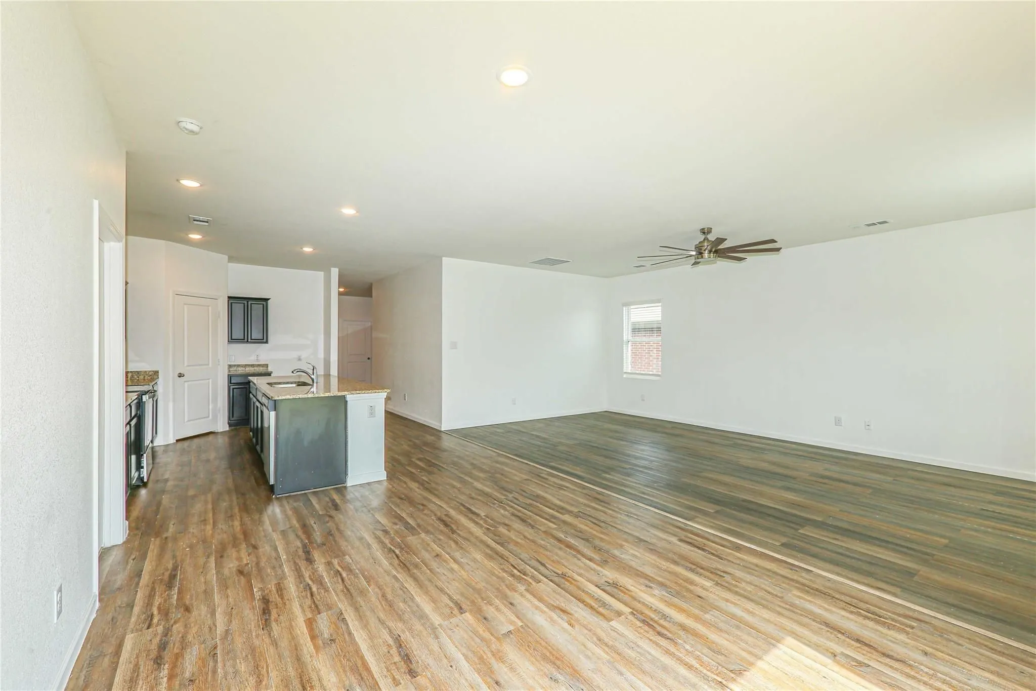 Single Family Residence For Rent in Collin County , 746 Wilshire Drive, Lavon, Texas 75166, 4 Bedroom, 2 Bathroom, 2 Garage spaces, 1,984 Sqft, built in 2020, mls#21397071, Real Estate Agent in Lavon, Homes For Rent in Collin county, Homes For Rent in Lavon, Realtor in Lavon Texas, Real Estate Brokerage Independent Realty Texas, Luminita Cordes Realtor
