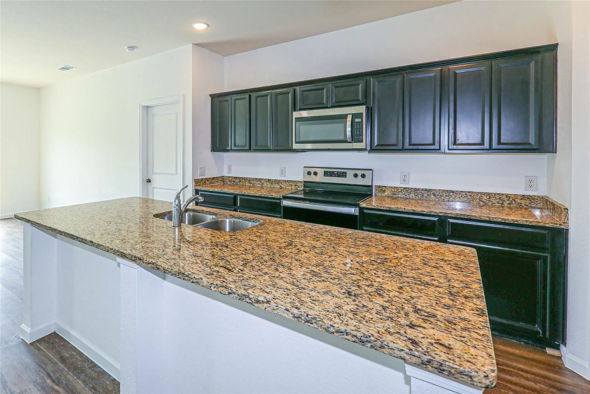 Single Family Residence For Rent in Collin County , 746 Wilshire Drive, Lavon, Texas 75166, 4 Bedroom, 2 Bathroom, 2 Garage spaces, 1,984 Sqft, built in 2020, mls#21397071, Real Estate Agent in Lavon, Homes For Rent in Collin county, Homes For Rent in Lavon, Realtor in Lavon Texas, Real Estate Brokerage Independent Realty Texas, Luminita Cordes Realtor