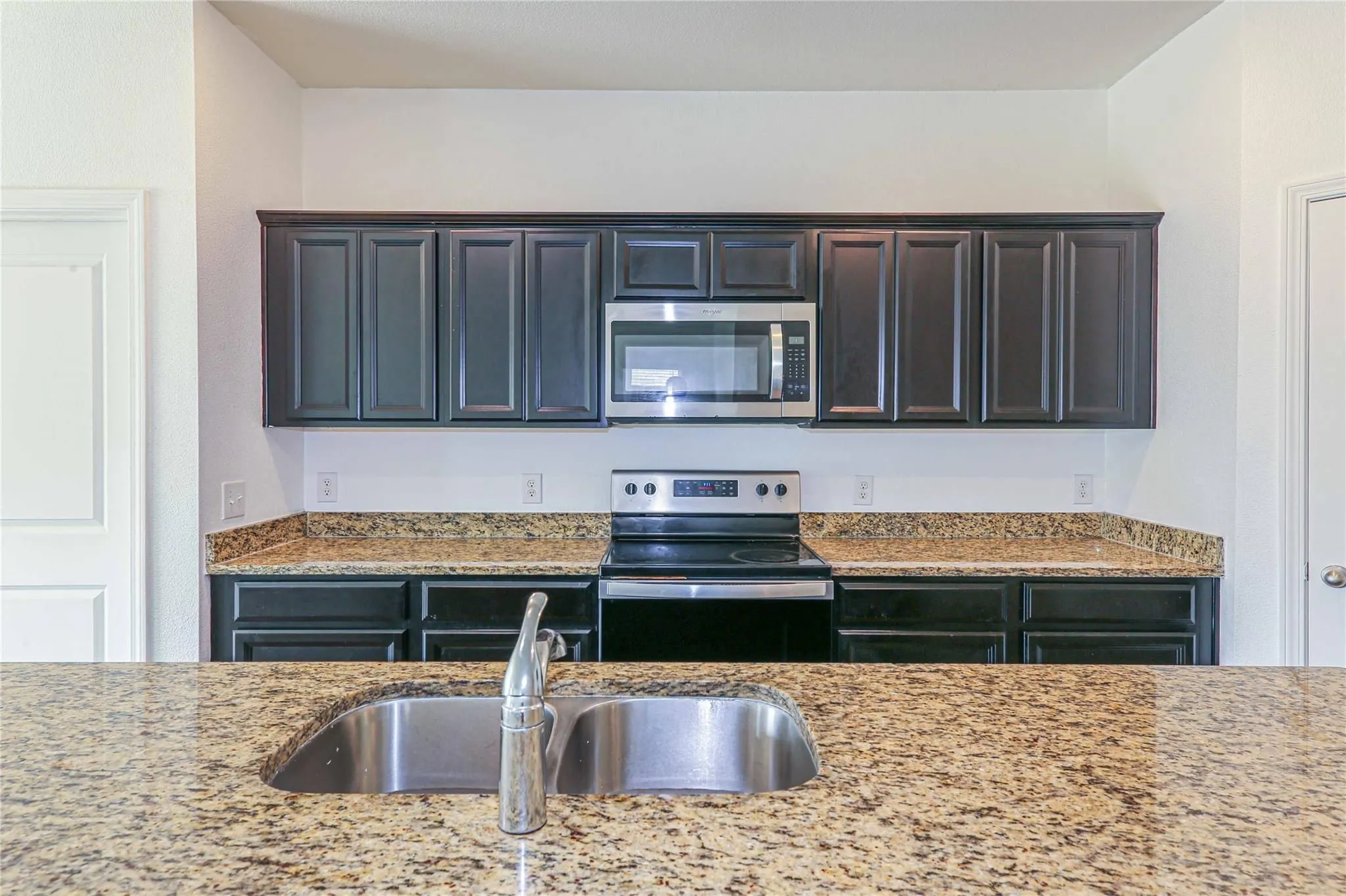 Single Family Residence For Rent in Collin County , 746 Wilshire Drive, Lavon, Texas 75166, 4 Bedroom, 2 Bathroom, 2 Garage spaces, 1,984 Sqft, built in 2020, mls#21397071, Real Estate Agent in Lavon, Homes For Rent in Collin county, Homes For Rent in Lavon, Realtor in Lavon Texas, Real Estate Brokerage Independent Realty Texas, Luminita Cordes Realtor