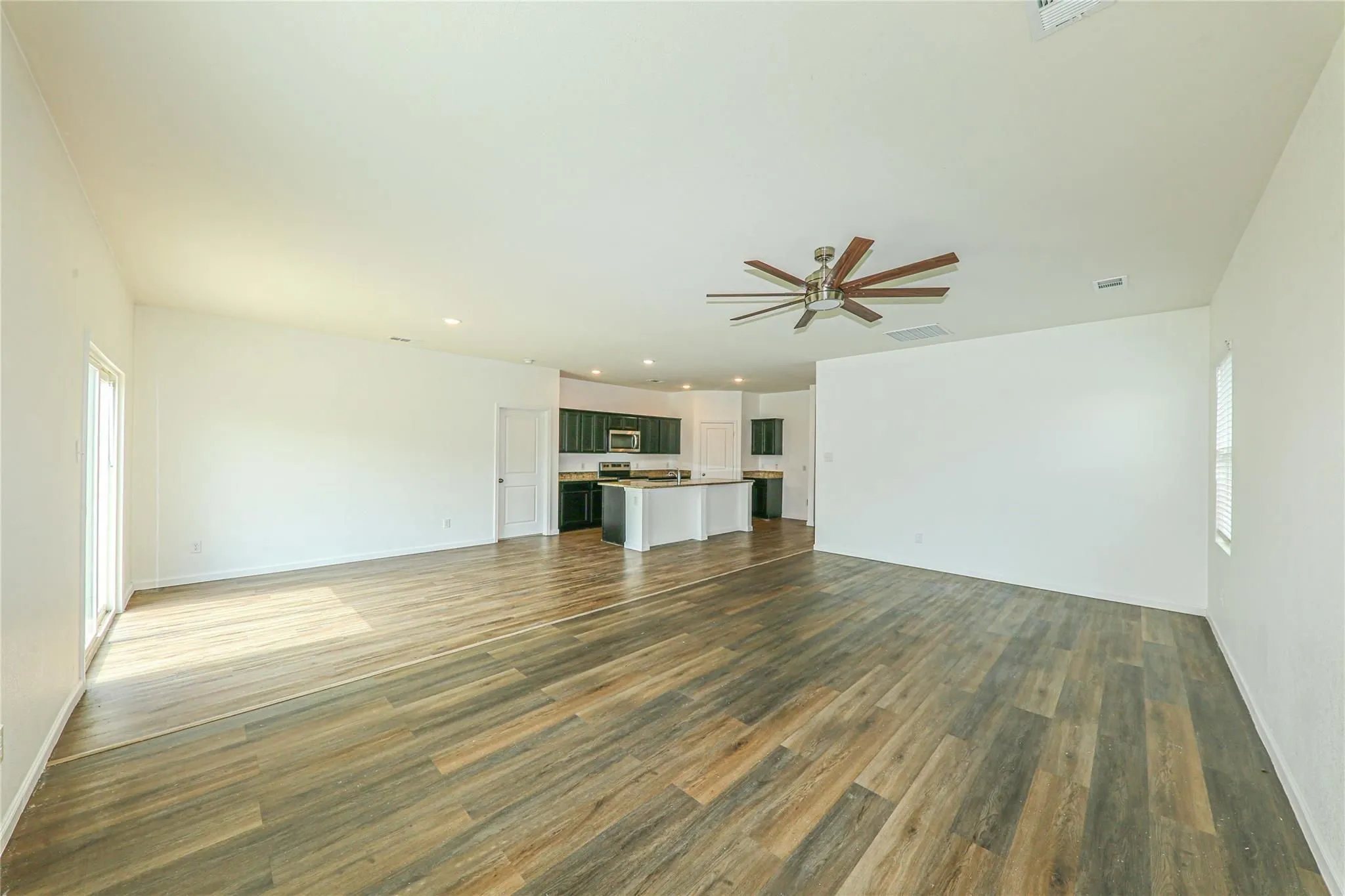 Single Family Residence For Rent in Collin County , 746 Wilshire Drive, Lavon, Texas 75166, 4 Bedroom, 2 Bathroom, 2 Garage spaces, 1,984 Sqft, built in 2020, mls#21397071, Real Estate Agent in Lavon, Homes For Rent in Collin county, Homes For Rent in Lavon, Realtor in Lavon Texas, Real Estate Brokerage Independent Realty Texas, Luminita Cordes Realtor