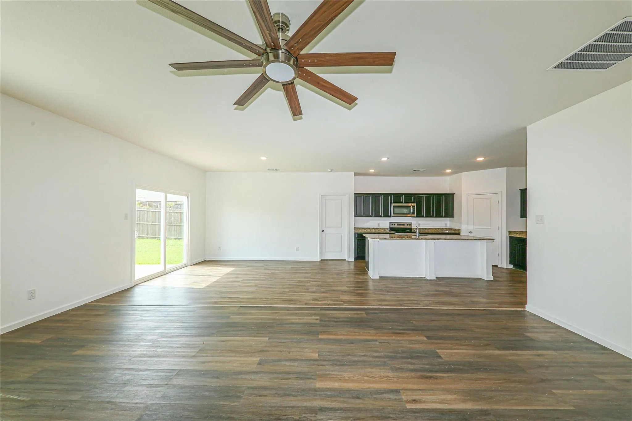 Single Family Residence For Rent in Collin County , 746 Wilshire Drive, Lavon, Texas 75166, 4 Bedroom, 2 Bathroom, 2 Garage spaces, 1,984 Sqft, built in 2020, mls#21397071, Real Estate Agent in Lavon, Homes For Rent in Collin county, Homes For Rent in Lavon, Realtor in Lavon Texas, Real Estate Brokerage Independent Realty Texas, Luminita Cordes Realtor