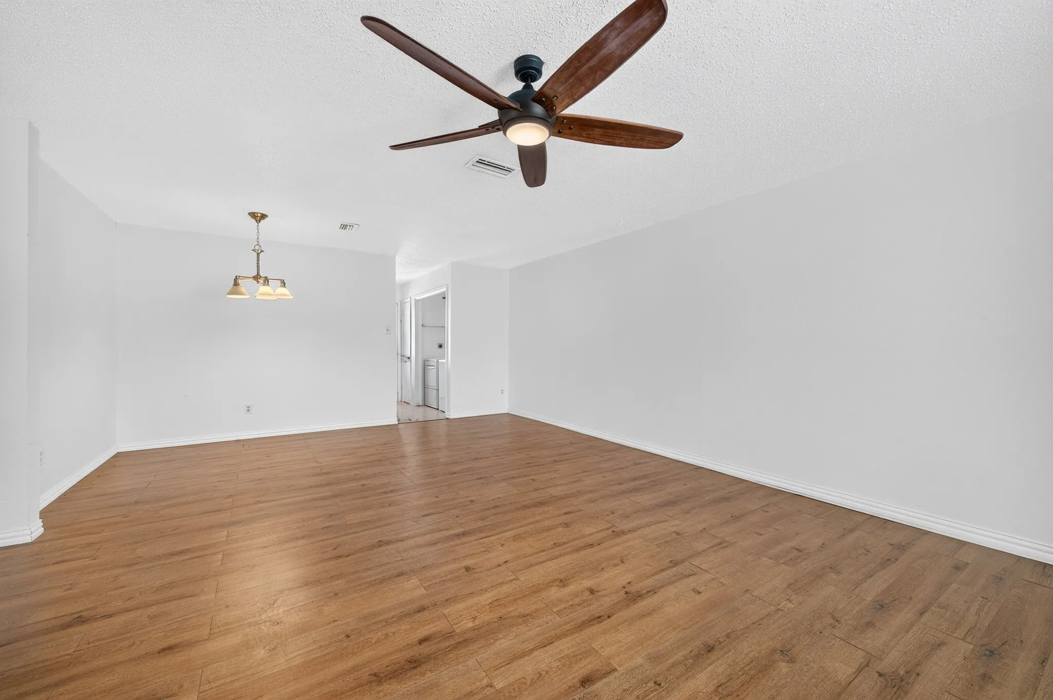 Townhouse For Sale in Dallas County , 4 E Mountain Creek Court 11, Grand Prairie, Texas 75052, 2 Bedroom, 2 Bathroom, Garage spaces, 1,040 Sqft, built in 1979, mls#21397075, Real Estate Agent in Grand Prairie, Homes For Sale in Dallas county, Homes For Sale in Grand Prairie, Realtor in Grand Prairie Texas, Real Estate Brokerage Independent Realty Texas, Luminita Cordes Realtor
