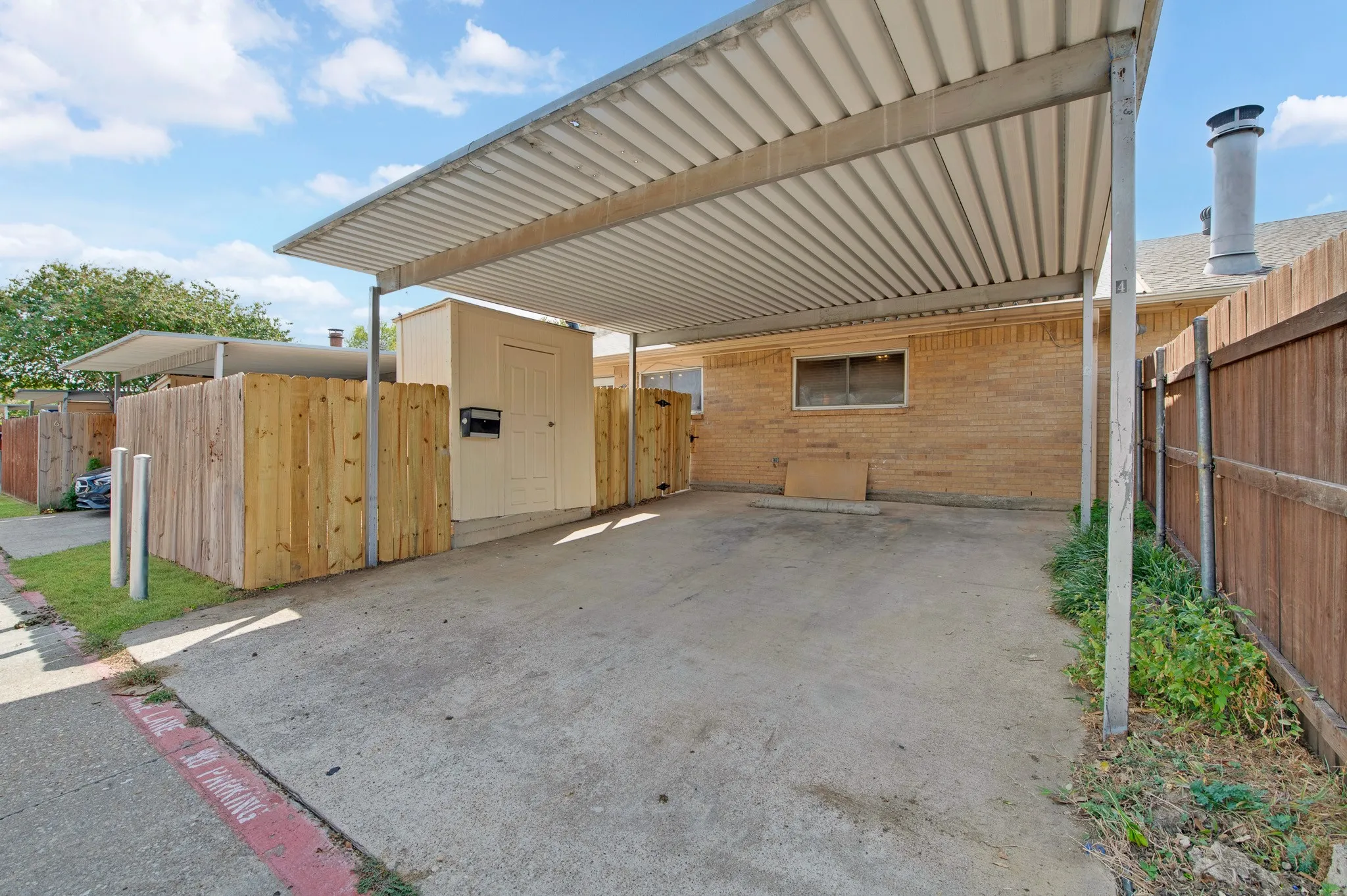 Townhouse For Sale in Dallas County , 4 E Mountain Creek Court 11, Grand Prairie, Texas 75052, 2 Bedroom, 2 Bathroom, Garage spaces, 1,040 Sqft, built in 1979, mls#21397075, Real Estate Agent in Grand Prairie, Homes For Sale in Dallas county, Homes For Sale in Grand Prairie, Realtor in Grand Prairie Texas, Real Estate Brokerage Independent Realty Texas, Luminita Cordes Realtor