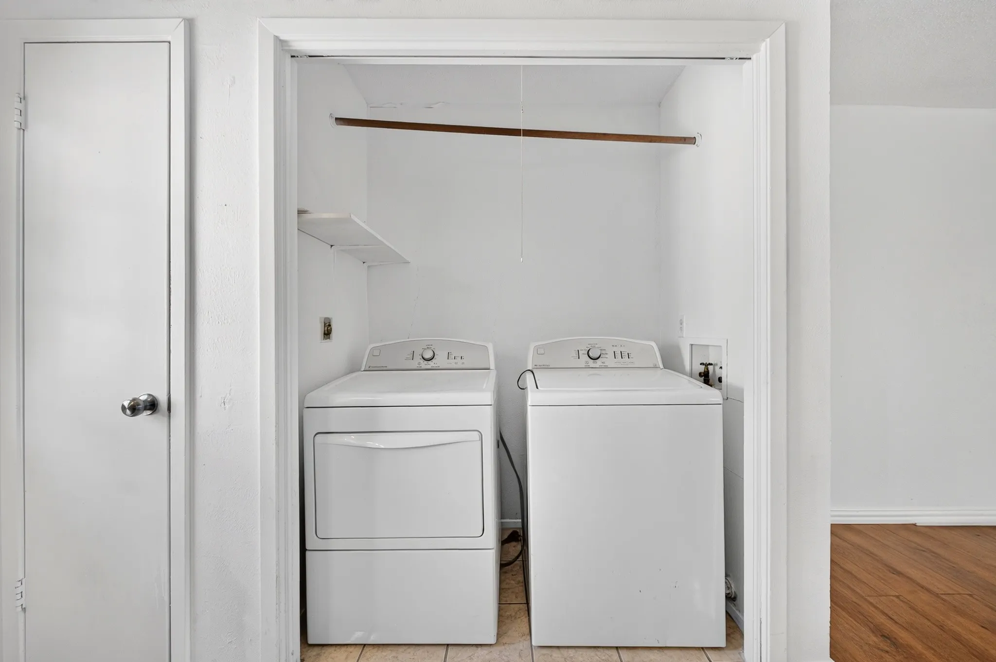 Townhouse For Sale in Dallas County , 4 E Mountain Creek Court 11, Grand Prairie, Texas 75052, 2 Bedroom, 2 Bathroom, Garage spaces, 1,040 Sqft, built in 1979, mls#21397075, Real Estate Agent in Grand Prairie, Homes For Sale in Dallas county, Homes For Sale in Grand Prairie, Realtor in Grand Prairie Texas, Real Estate Brokerage Independent Realty Texas, Luminita Cordes Realtor
