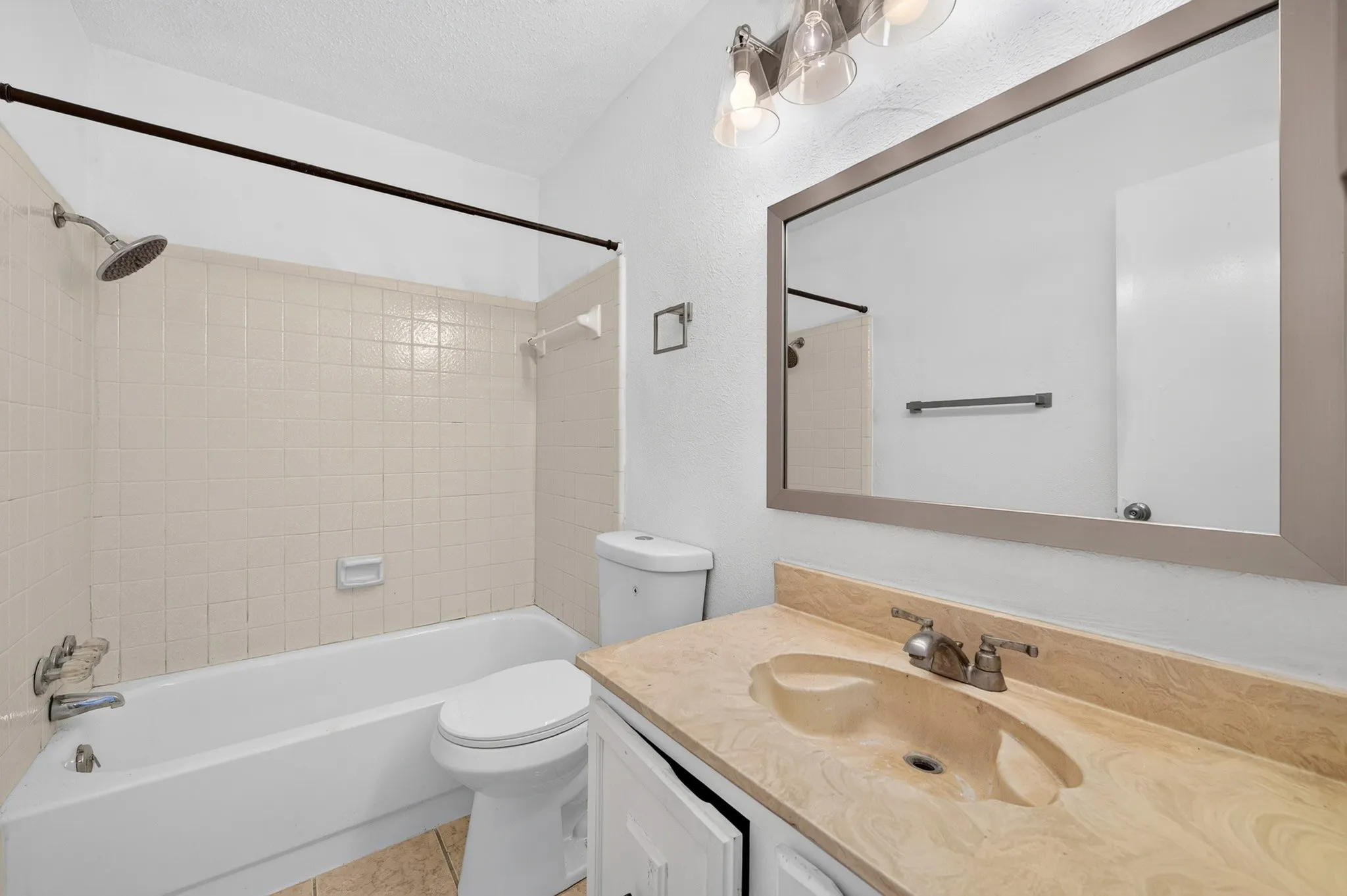 Townhouse For Sale in Dallas County , 4 E Mountain Creek Court 11, Grand Prairie, Texas 75052, 2 Bedroom, 2 Bathroom, Garage spaces, 1,040 Sqft, built in 1979, mls#21397075, Real Estate Agent in Grand Prairie, Homes For Sale in Dallas county, Homes For Sale in Grand Prairie, Realtor in Grand Prairie Texas, Real Estate Brokerage Independent Realty Texas, Luminita Cordes Realtor