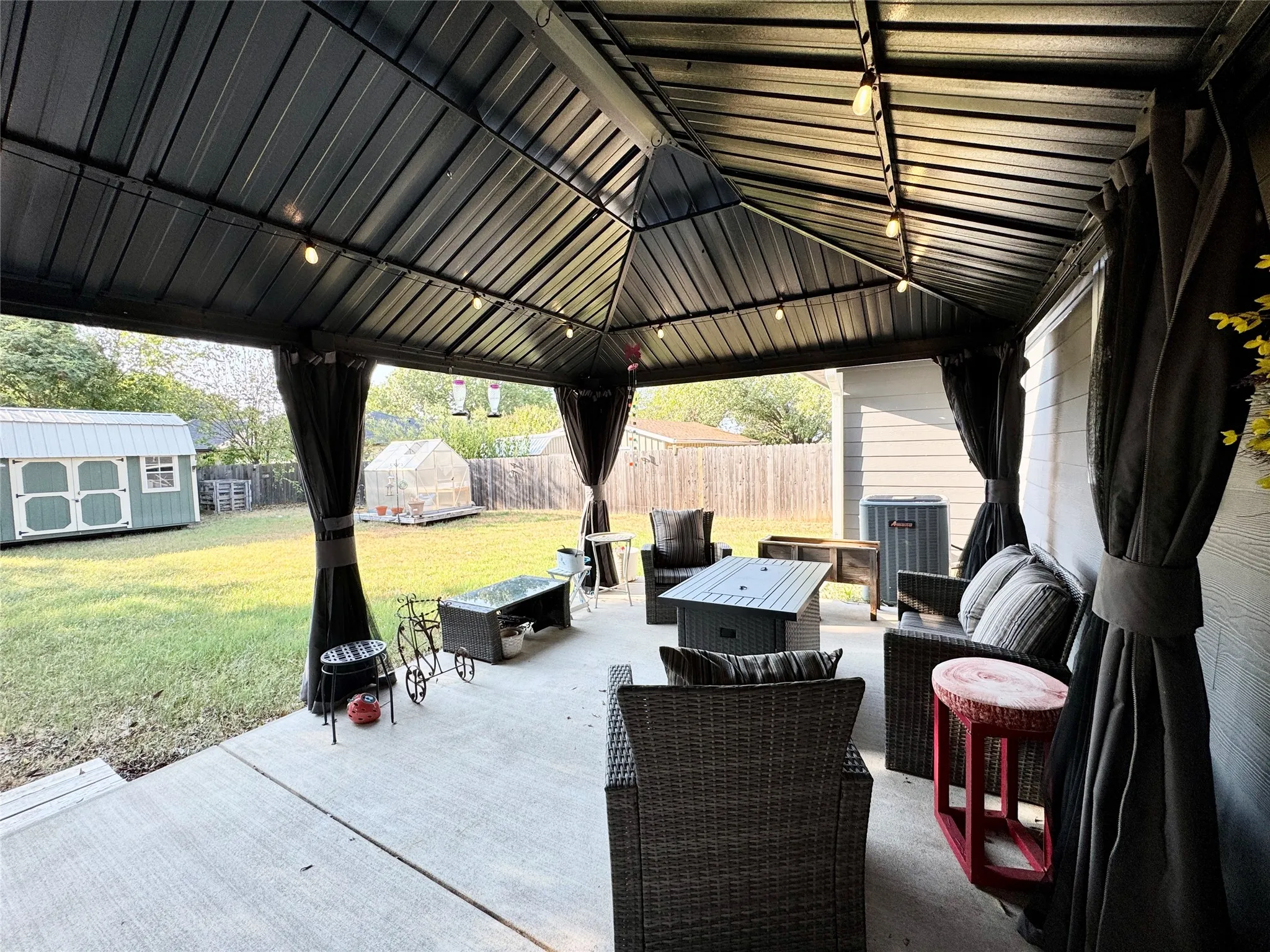 Single Family Residence For Rent in Grayson County , 617 N Jordan Street, Whitesboro, Texas 76273, 3 Bedroom, 2 Bathroom, Garage spaces, 1,287 Sqft, built in 2021, mls#21397062, Real Estate Agent in Whitesboro, Homes For Rent in Grayson county, Homes For Rent in Whitesboro, Realtor in Whitesboro Texas, Real Estate Brokerage Independent Realty Texas, Luminita Cordes Realtor