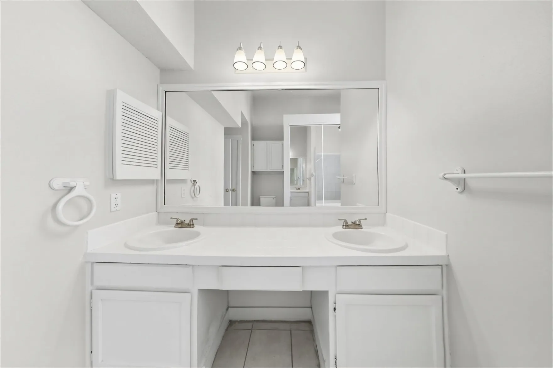 Single Family Residence For Sale in Dallas County , 447 Appomattox Drive, Mesquite, Texas 75149, 3 Bedroom, 2 Bathroom, 2 Garage spaces, 1,440 Sqft, built in 1986, mls#21396010, Real Estate Agent in Mesquite, Homes For Sale in Dallas county, Homes For Sale in Mesquite, Realtor in Mesquite Texas, Real Estate Brokerage Independent Realty Texas, Luminita Cordes Realtor