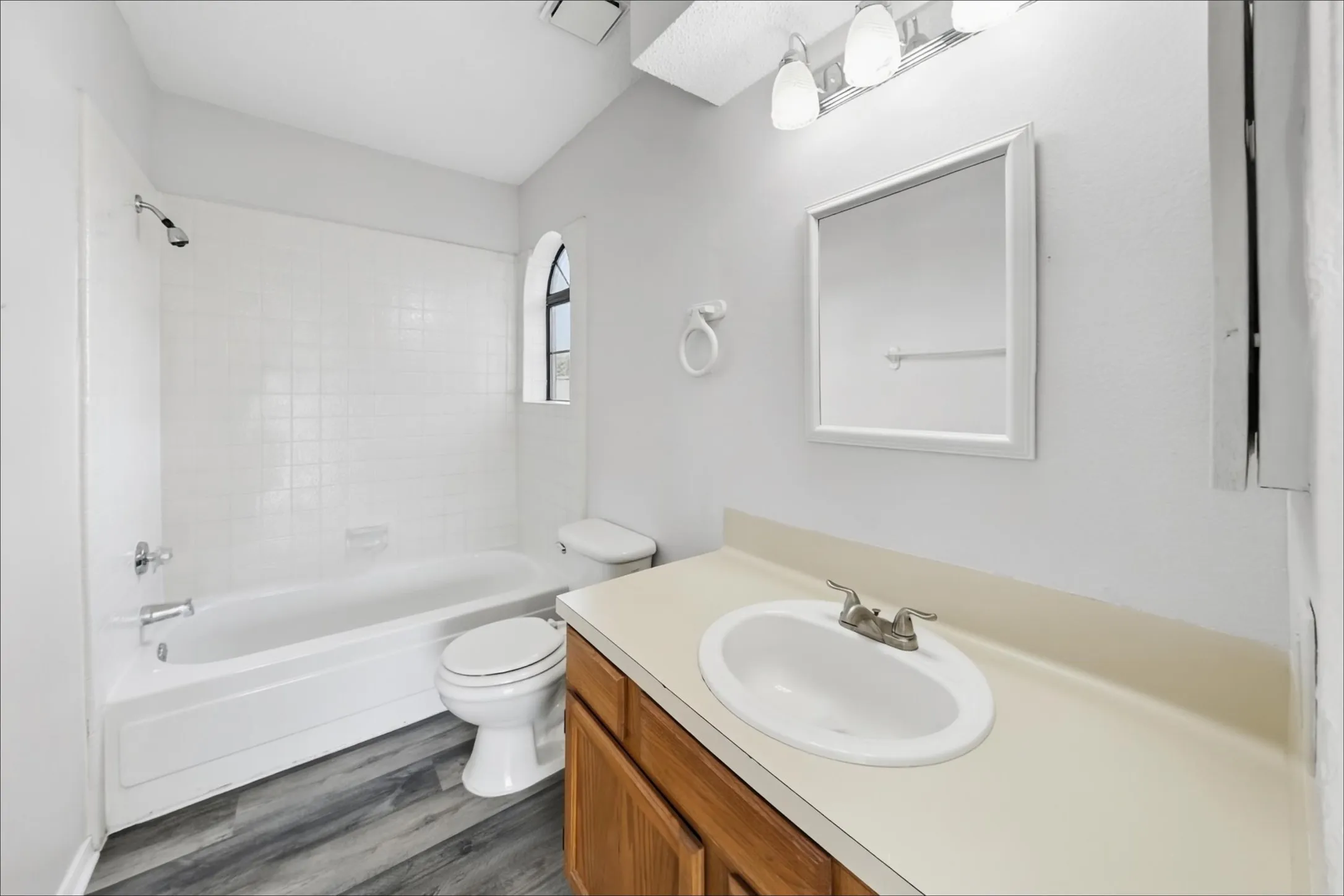 Single Family Residence For Sale in Dallas County , 447 Appomattox Drive, Mesquite, Texas 75149, 3 Bedroom, 2 Bathroom, 2 Garage spaces, 1,440 Sqft, built in 1986, mls#21396010, Real Estate Agent in Mesquite, Homes For Sale in Dallas county, Homes For Sale in Mesquite, Realtor in Mesquite Texas, Real Estate Brokerage Independent Realty Texas, Luminita Cordes Realtor