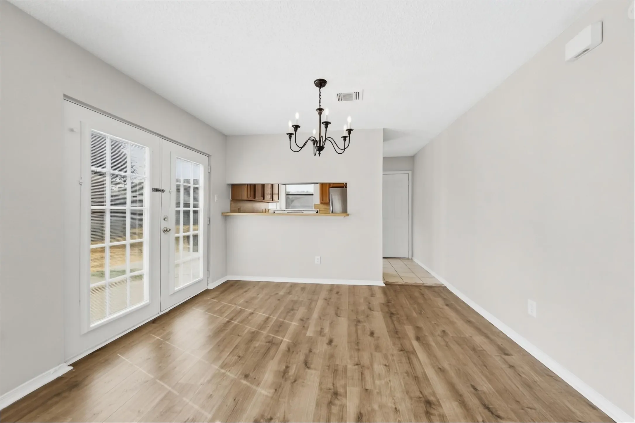 Single Family Residence For Sale in Dallas County , 447 Appomattox Drive, Mesquite, Texas 75149, 3 Bedroom, 2 Bathroom, 2 Garage spaces, 1,440 Sqft, built in 1986, mls#21396010, Real Estate Agent in Mesquite, Homes For Sale in Dallas county, Homes For Sale in Mesquite, Realtor in Mesquite Texas, Real Estate Brokerage Independent Realty Texas, Luminita Cordes Realtor