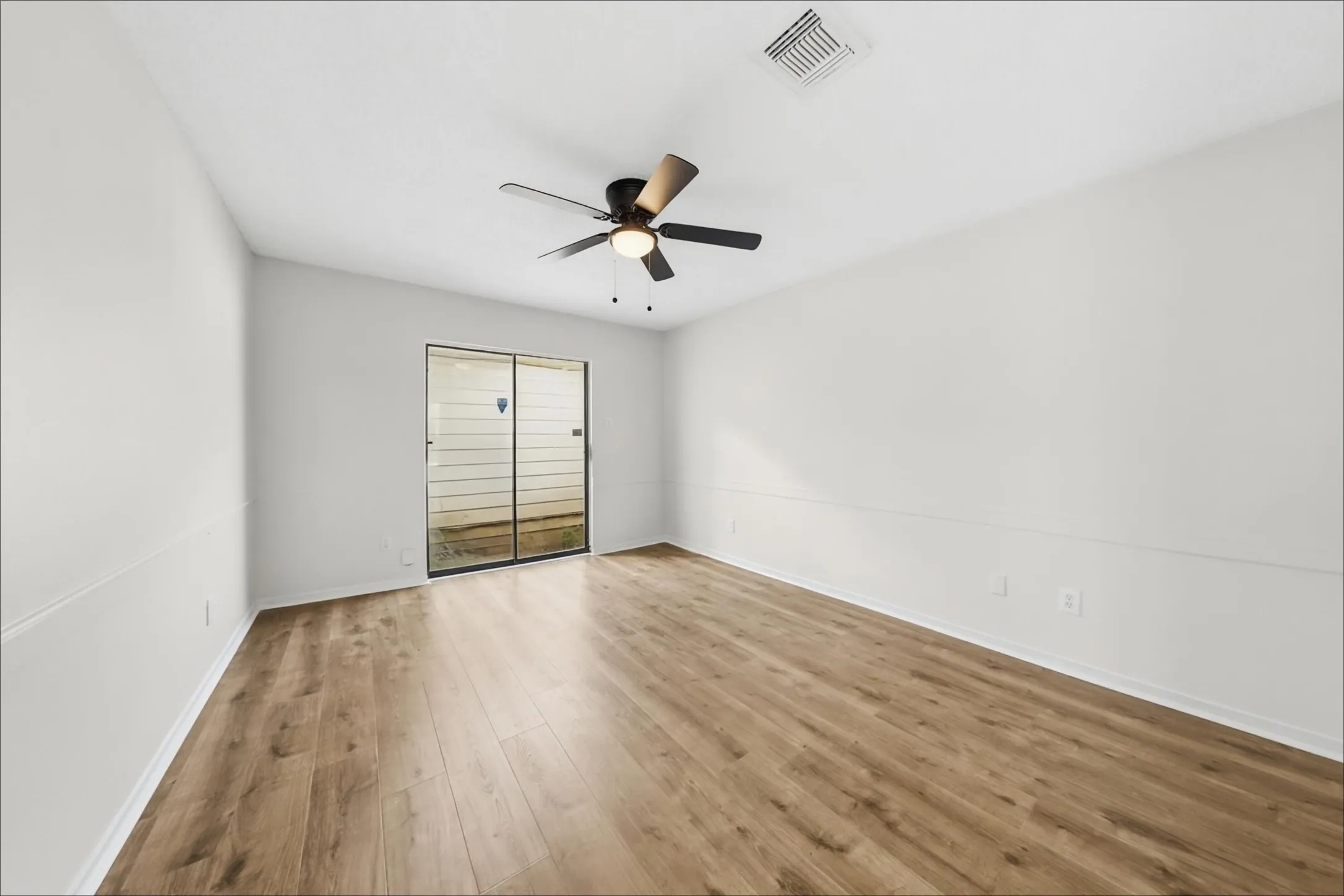 Single Family Residence For Sale in Dallas County , 447 Appomattox Drive, Mesquite, Texas 75149, 3 Bedroom, 2 Bathroom, 2 Garage spaces, 1,440 Sqft, built in 1986, mls#21396010, Real Estate Agent in Mesquite, Homes For Sale in Dallas county, Homes For Sale in Mesquite, Realtor in Mesquite Texas, Real Estate Brokerage Independent Realty Texas, Luminita Cordes Realtor