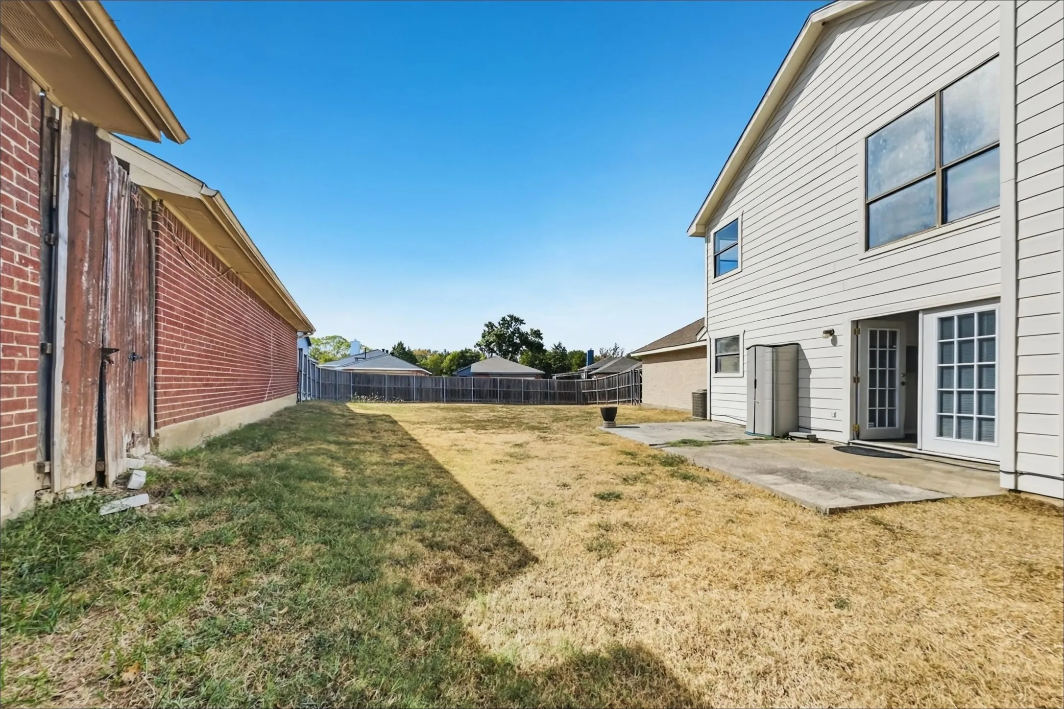 Single Family Residence For Sale in Dallas County , 447 Appomattox Drive, Mesquite, Texas 75149, 3 Bedroom, 2 Bathroom, 2 Garage spaces, 1,440 Sqft, built in 1986, mls#21396010, Real Estate Agent in Mesquite, Homes For Sale in Dallas county, Homes For Sale in Mesquite, Realtor in Mesquite Texas, Real Estate Brokerage Independent Realty Texas, Luminita Cordes Realtor