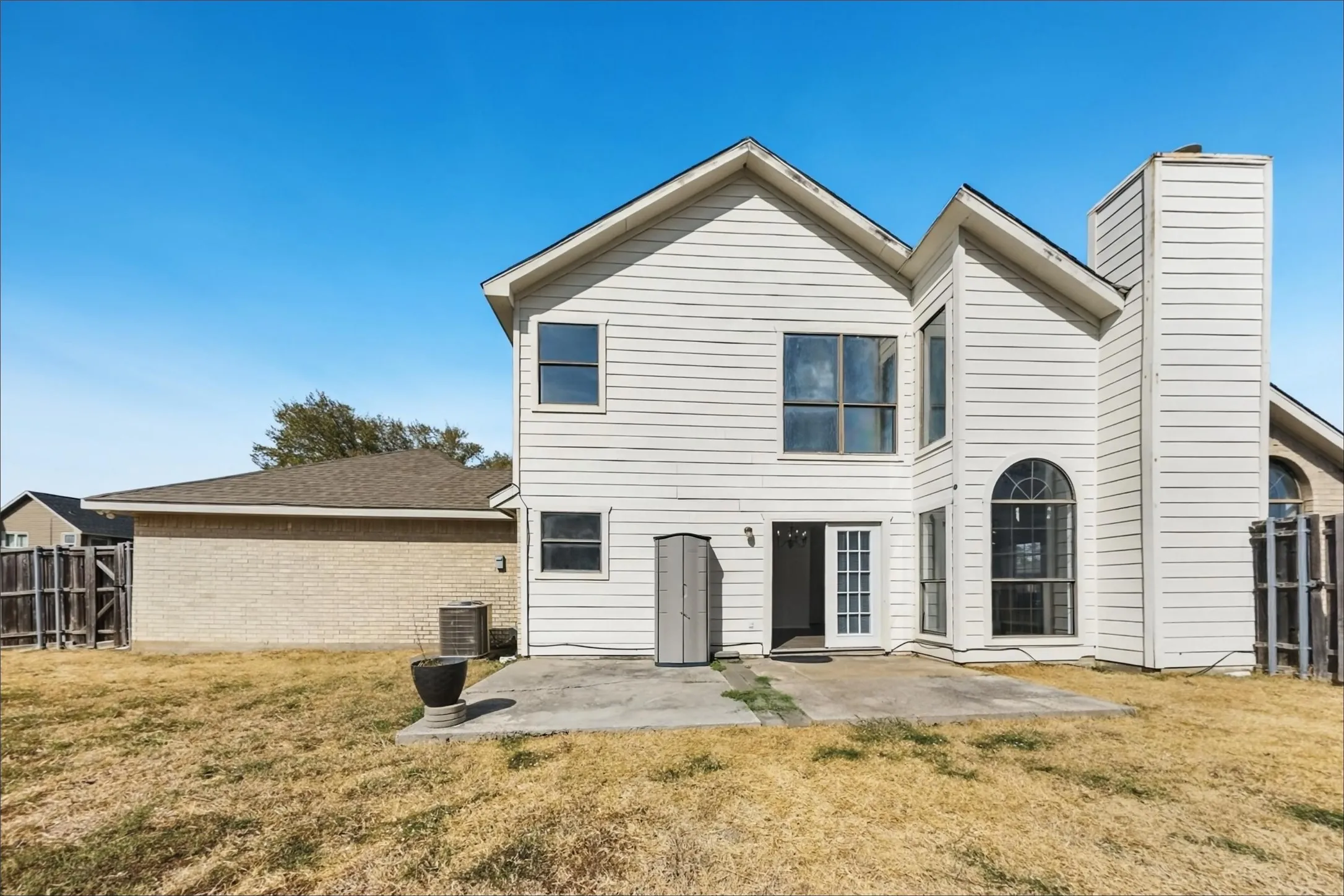 Single Family Residence For Sale in Dallas County , 447 Appomattox Drive, Mesquite, Texas 75149, 3 Bedroom, 2 Bathroom, 2 Garage spaces, 1,440 Sqft, built in 1986, mls#21396010, Real Estate Agent in Mesquite, Homes For Sale in Dallas county, Homes For Sale in Mesquite, Realtor in Mesquite Texas, Real Estate Brokerage Independent Realty Texas, Luminita Cordes Realtor