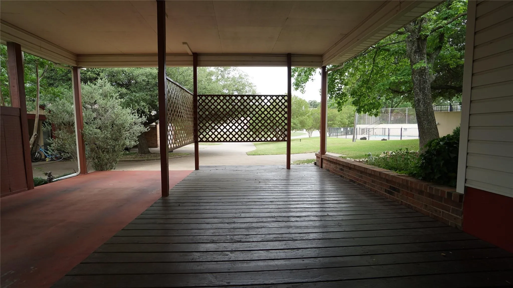 Townhouse For Rent in Tarrant County , 5308 Colony Hill Road, Fort Worth, Texas 76112, 2 Bedroom, 2 Bathroom, 2 Garage spaces, 1,350 Sqft, built in 1974, mls#21397076, Real Estate Agent in Fort Worth, Homes For Rent in Tarrant county, Homes For Rent in Fort Worth, Realtor in Fort Worth Texas, Real Estate Brokerage Independent Realty Texas, Luminita Cordes Realtor