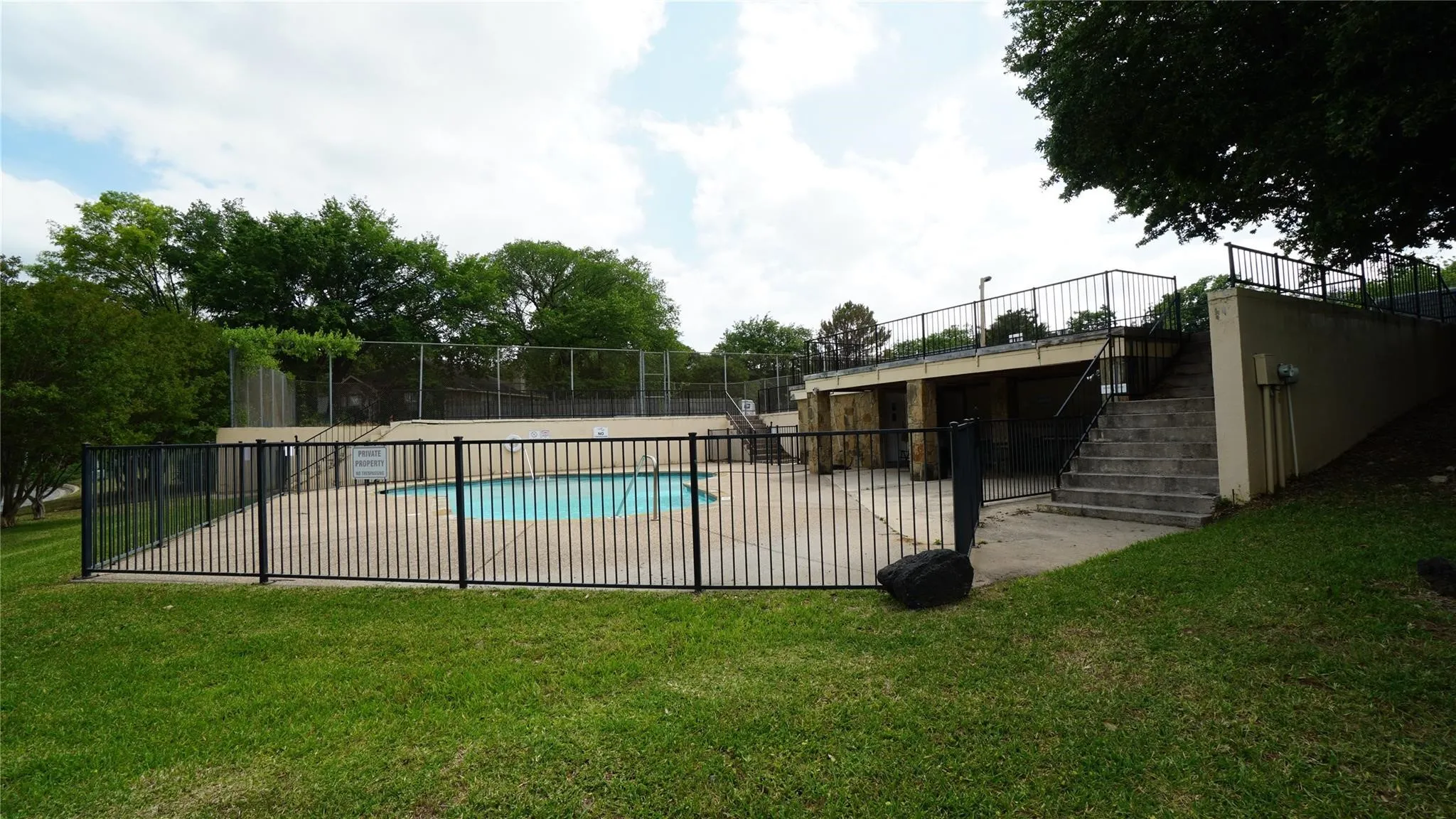 Townhouse For Rent in Tarrant County , 5308 Colony Hill Road, Fort Worth, Texas 76112, 2 Bedroom, 2 Bathroom, 2 Garage spaces, 1,350 Sqft, built in 1974, mls#21397076, Real Estate Agent in Fort Worth, Homes For Rent in Tarrant county, Homes For Rent in Fort Worth, Realtor in Fort Worth Texas, Real Estate Brokerage Independent Realty Texas, Luminita Cordes Realtor