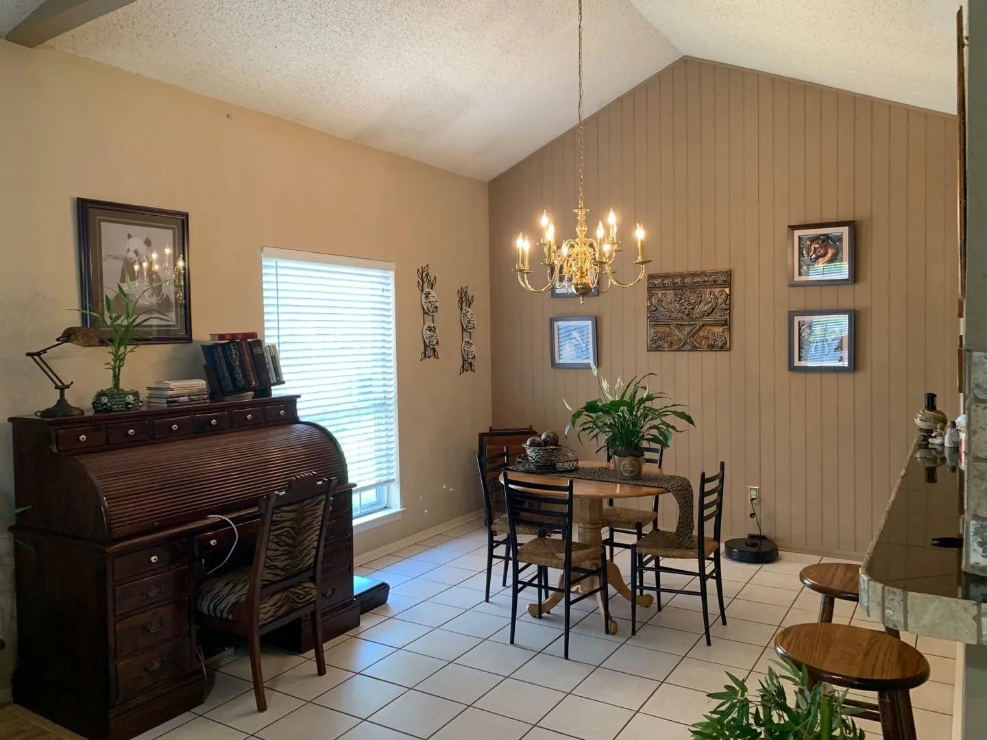 Townhouse For Rent in Tarrant County , 5308 Colony Hill Road, Fort Worth, Texas 76112, 2 Bedroom, 2 Bathroom, 2 Garage spaces, 1,350 Sqft, built in 1974, mls#21397076, Real Estate Agent in Fort Worth, Homes For Rent in Tarrant county, Homes For Rent in Fort Worth, Realtor in Fort Worth Texas, Real Estate Brokerage Independent Realty Texas, Luminita Cordes Realtor