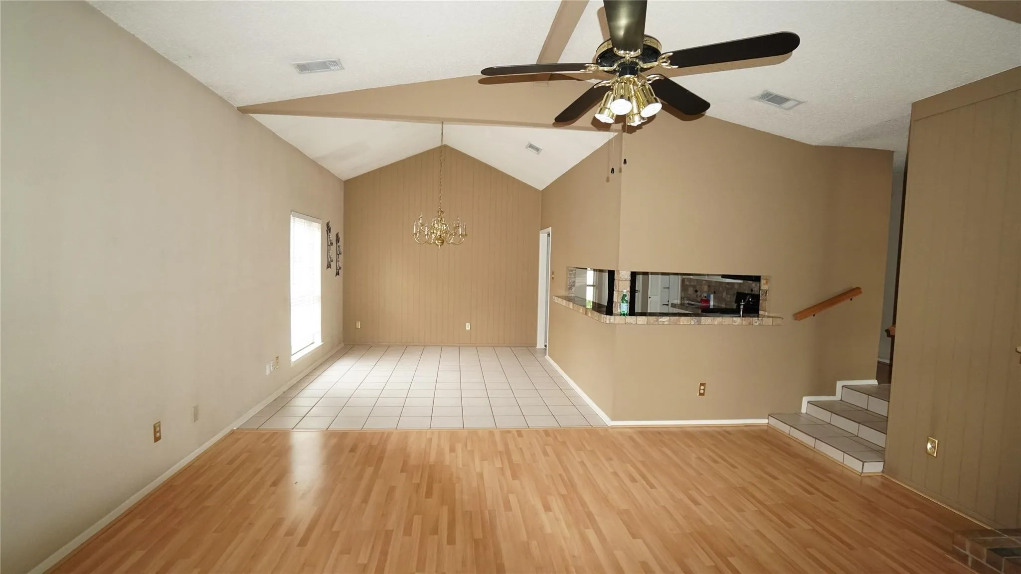 Townhouse For Rent in Tarrant County , 5308 Colony Hill Road, Fort Worth, Texas 76112, 2 Bedroom, 2 Bathroom, 2 Garage spaces, 1,350 Sqft, built in 1974, mls#21397076, Real Estate Agent in Fort Worth, Homes For Rent in Tarrant county, Homes For Rent in Fort Worth, Realtor in Fort Worth Texas, Real Estate Brokerage Independent Realty Texas, Luminita Cordes Realtor