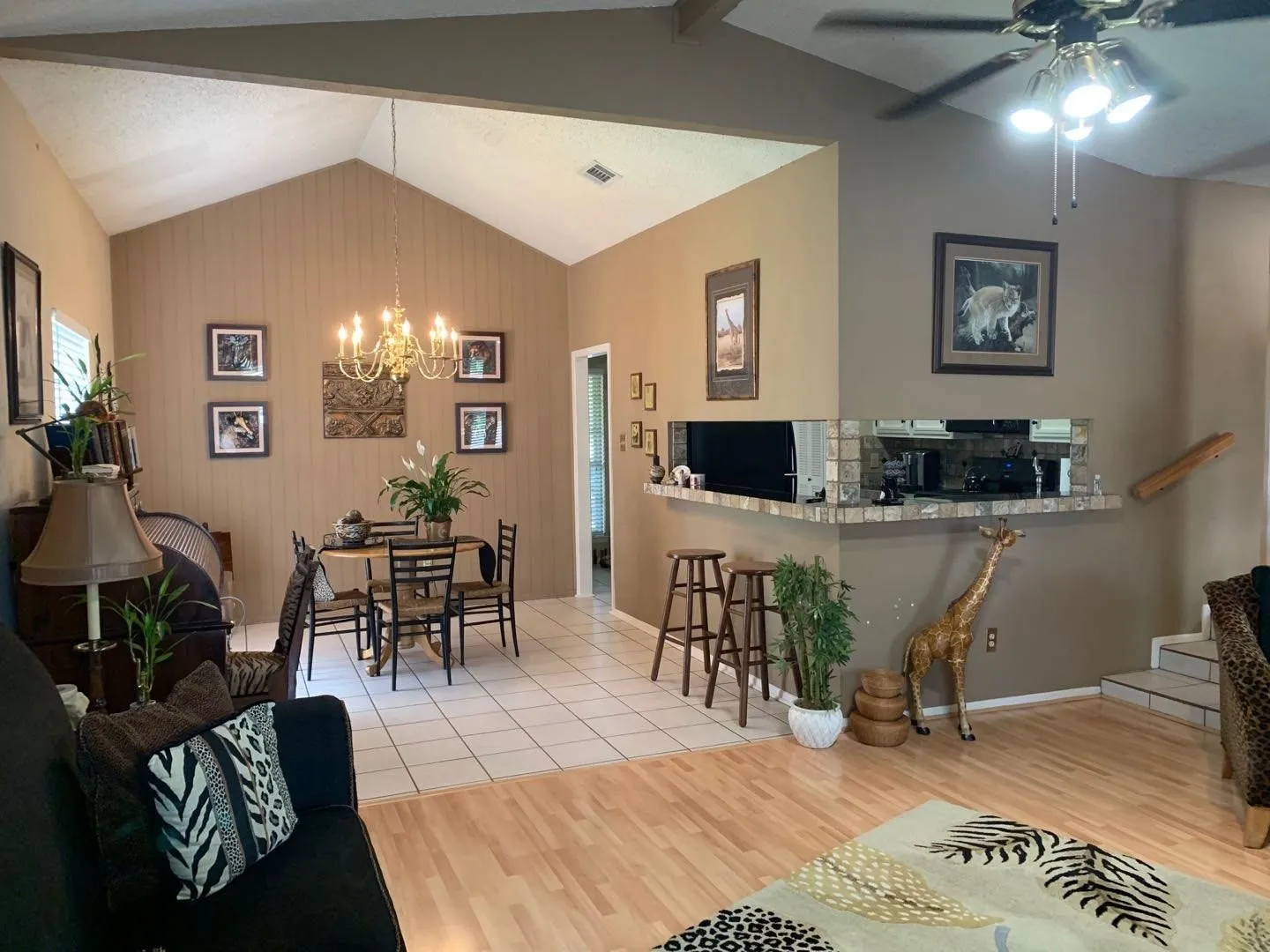 Townhouse For Rent in Tarrant County , 5308 Colony Hill Road, Fort Worth, Texas 76112, 2 Bedroom, 2 Bathroom, 2 Garage spaces, 1,350 Sqft, built in 1974, mls#21397076, Real Estate Agent in Fort Worth, Homes For Rent in Tarrant county, Homes For Rent in Fort Worth, Realtor in Fort Worth Texas, Real Estate Brokerage Independent Realty Texas, Luminita Cordes Realtor