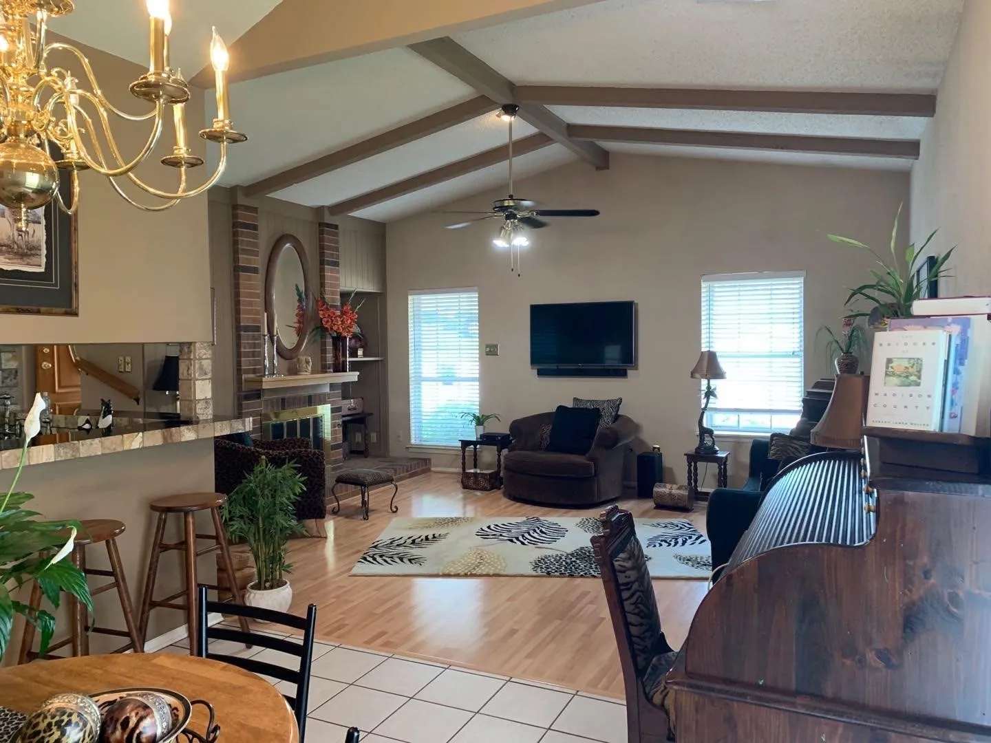 Townhouse For Rent in Tarrant County , 5308 Colony Hill Road, Fort Worth, Texas 76112, 2 Bedroom, 2 Bathroom, 2 Garage spaces, 1,350 Sqft, built in 1974, mls#21397076, Real Estate Agent in Fort Worth, Homes For Rent in Tarrant county, Homes For Rent in Fort Worth, Realtor in Fort Worth Texas, Real Estate Brokerage Independent Realty Texas, Luminita Cordes Realtor