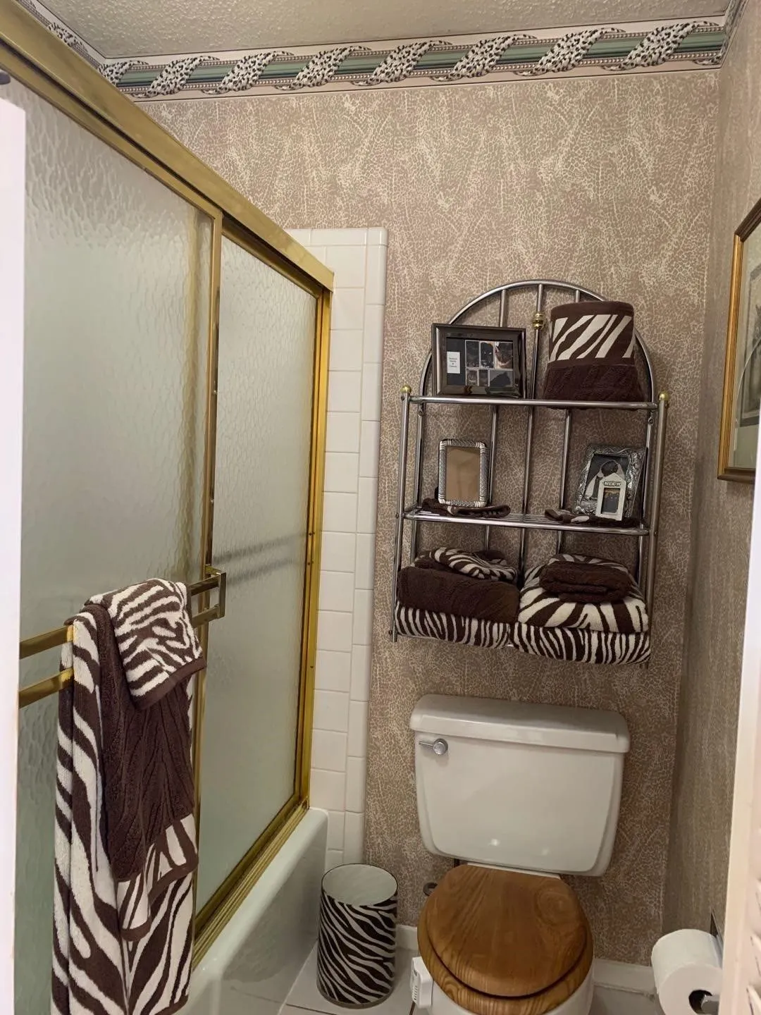 Townhouse For Rent in Tarrant County , 5308 Colony Hill Road, Fort Worth, Texas 76112, 2 Bedroom, 2 Bathroom, 2 Garage spaces, 1,350 Sqft, built in 1974, mls#21397076, Real Estate Agent in Fort Worth, Homes For Rent in Tarrant county, Homes For Rent in Fort Worth, Realtor in Fort Worth Texas, Real Estate Brokerage Independent Realty Texas, Luminita Cordes Realtor
