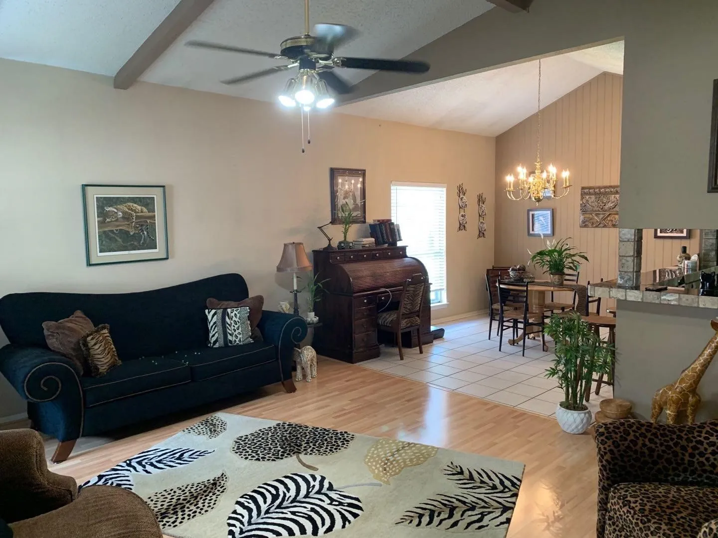 Townhouse For Rent in Tarrant County , 5308 Colony Hill Road, Fort Worth, Texas 76112, 2 Bedroom, 2 Bathroom, 2 Garage spaces, 1,350 Sqft, built in 1974, mls#21397076, Real Estate Agent in Fort Worth, Homes For Rent in Tarrant county, Homes For Rent in Fort Worth, Realtor in Fort Worth Texas, Real Estate Brokerage Independent Realty Texas, Luminita Cordes Realtor