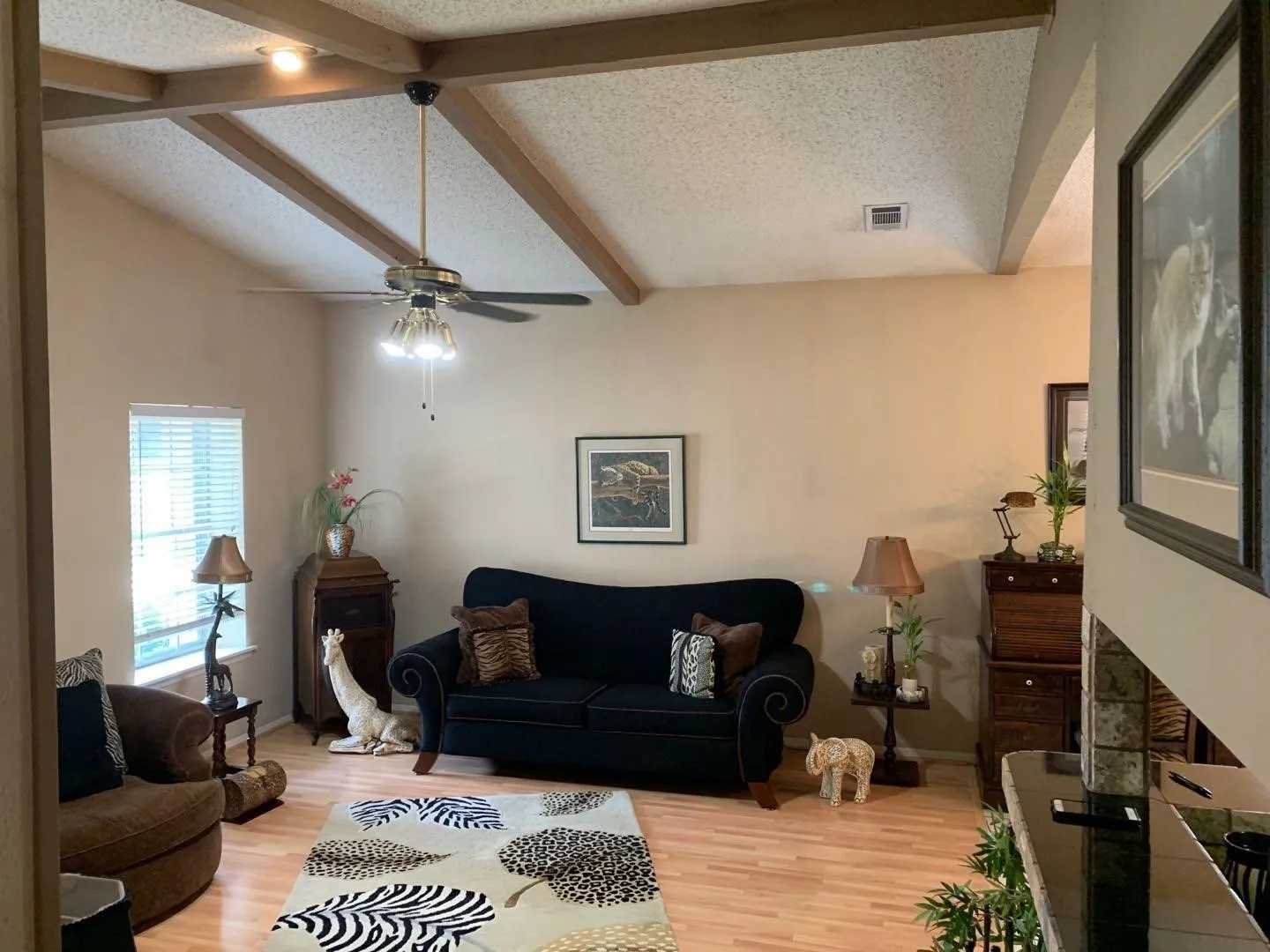 Townhouse For Rent in Tarrant County , 5308 Colony Hill Road, Fort Worth, Texas 76112, 2 Bedroom, 2 Bathroom, 2 Garage spaces, 1,350 Sqft, built in 1974, mls#21397076, Real Estate Agent in Fort Worth, Homes For Rent in Tarrant county, Homes For Rent in Fort Worth, Realtor in Fort Worth Texas, Real Estate Brokerage Independent Realty Texas, Luminita Cordes Realtor