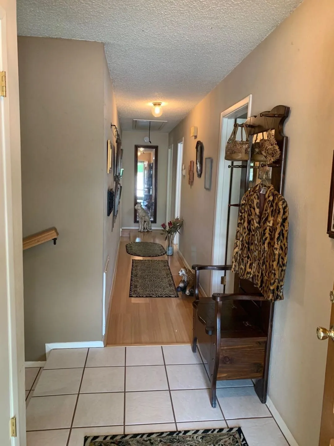 Townhouse For Rent in Tarrant County , 5308 Colony Hill Road, Fort Worth, Texas 76112, 2 Bedroom, 2 Bathroom, 2 Garage spaces, 1,350 Sqft, built in 1974, mls#21397076, Real Estate Agent in Fort Worth, Homes For Rent in Tarrant county, Homes For Rent in Fort Worth, Realtor in Fort Worth Texas, Real Estate Brokerage Independent Realty Texas, Luminita Cordes Realtor