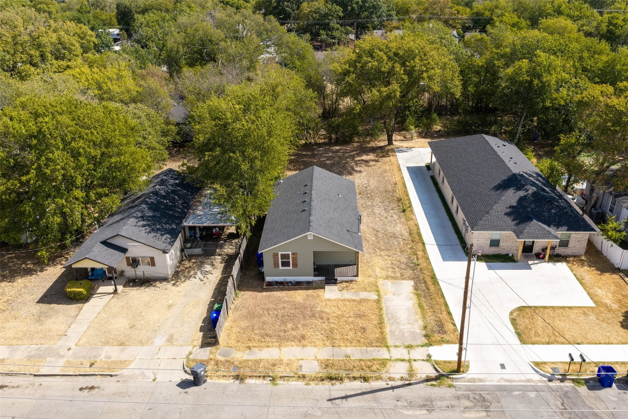 Single Family Residence For Sale in Mc Lennan County , 3113 N 27th Street, Waco, Texas 76708, 2 Bedroom, 1 Bathroom, Garage spaces, 960 Sqft, built in 2000, mls#21397068, Real Estate Agent in Waco, Homes For Sale in Mc Lennan county, Homes For Sale in Waco, Realtor in Waco Texas, Real Estate Brokerage Independent Realty Texas, Luminita Cordes Realtor